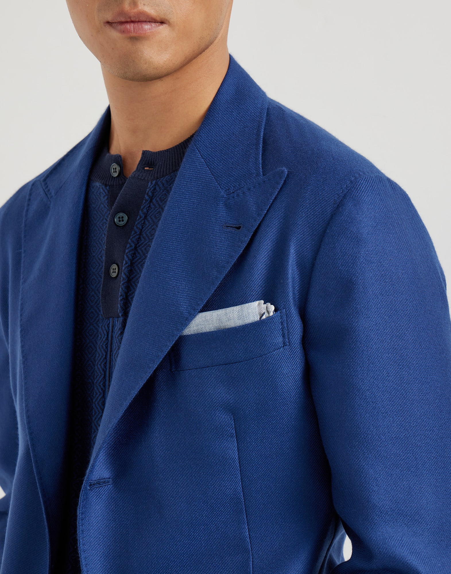 メンズ 向け アジュールブルー シルクポケットチーフ | Brunello Cucinelli