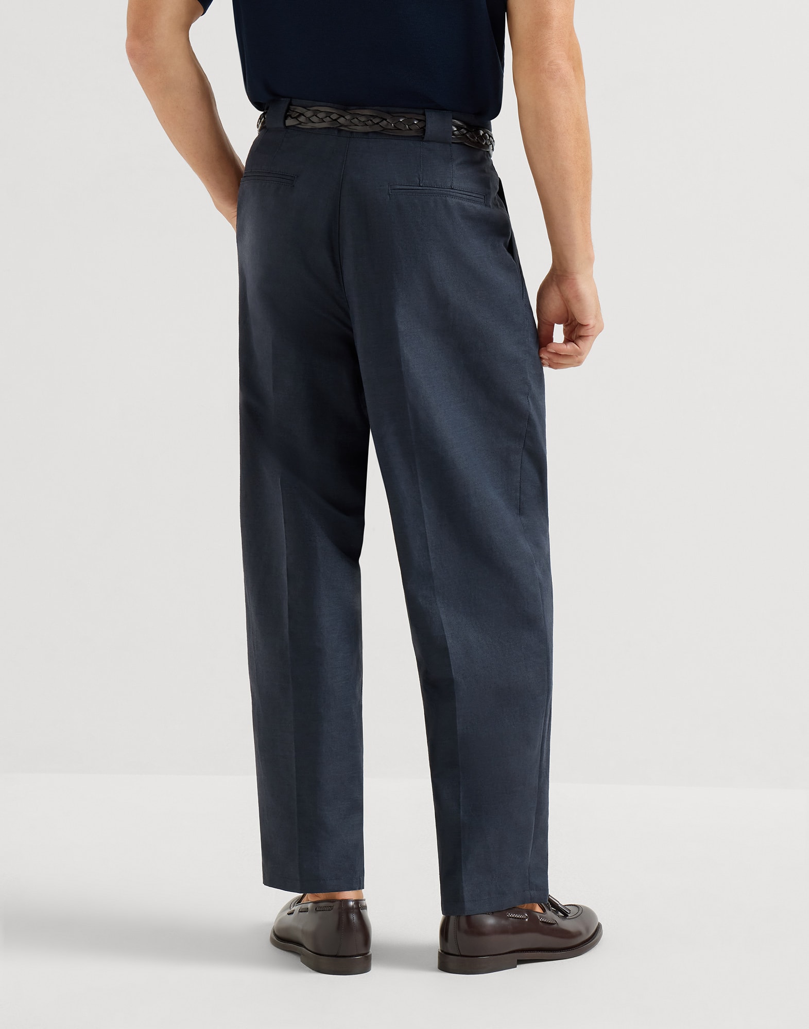 BRUNELLO CUCINELLI ブルネロクチネリ コットン ベイカーパンツ Cotton and linen trousers for Man in Navy Blue | Brunello Cucinelli