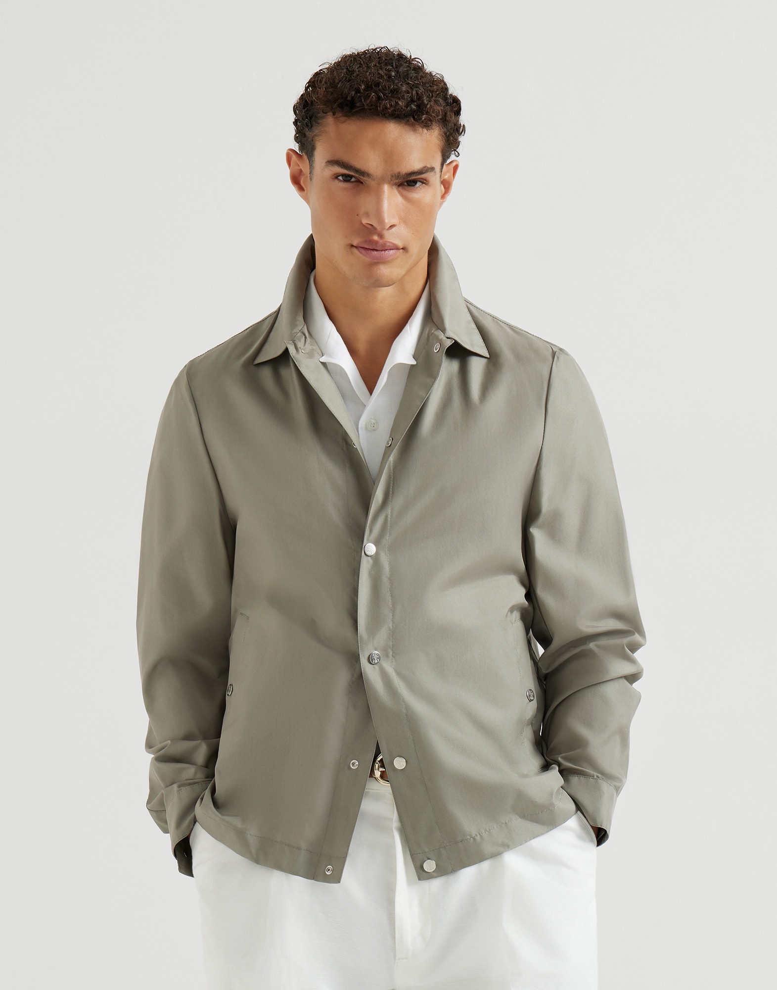 &Uuml;berbekleidung - Vorderansicht - Vollbildmodus