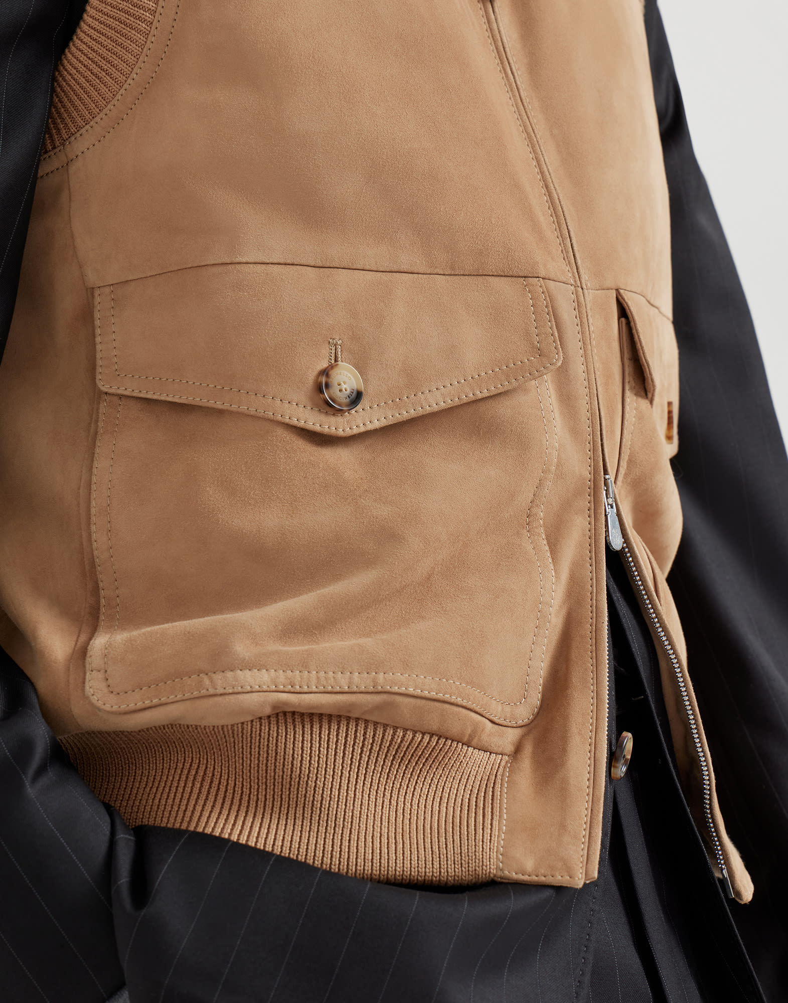 メンズ 向け ライトブラウン スエード ベスト | Brunello Cucinelli