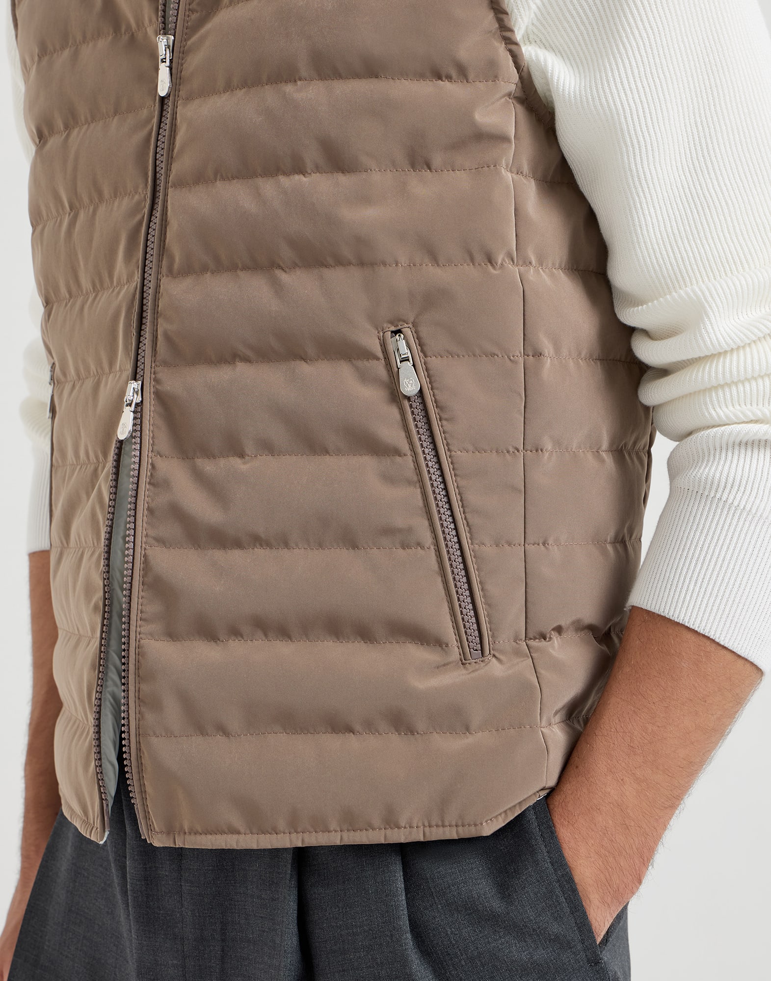 メンズ 向け ヘーゼルナッツ ナイロン ダウンベスト | Brunello Cucinelli