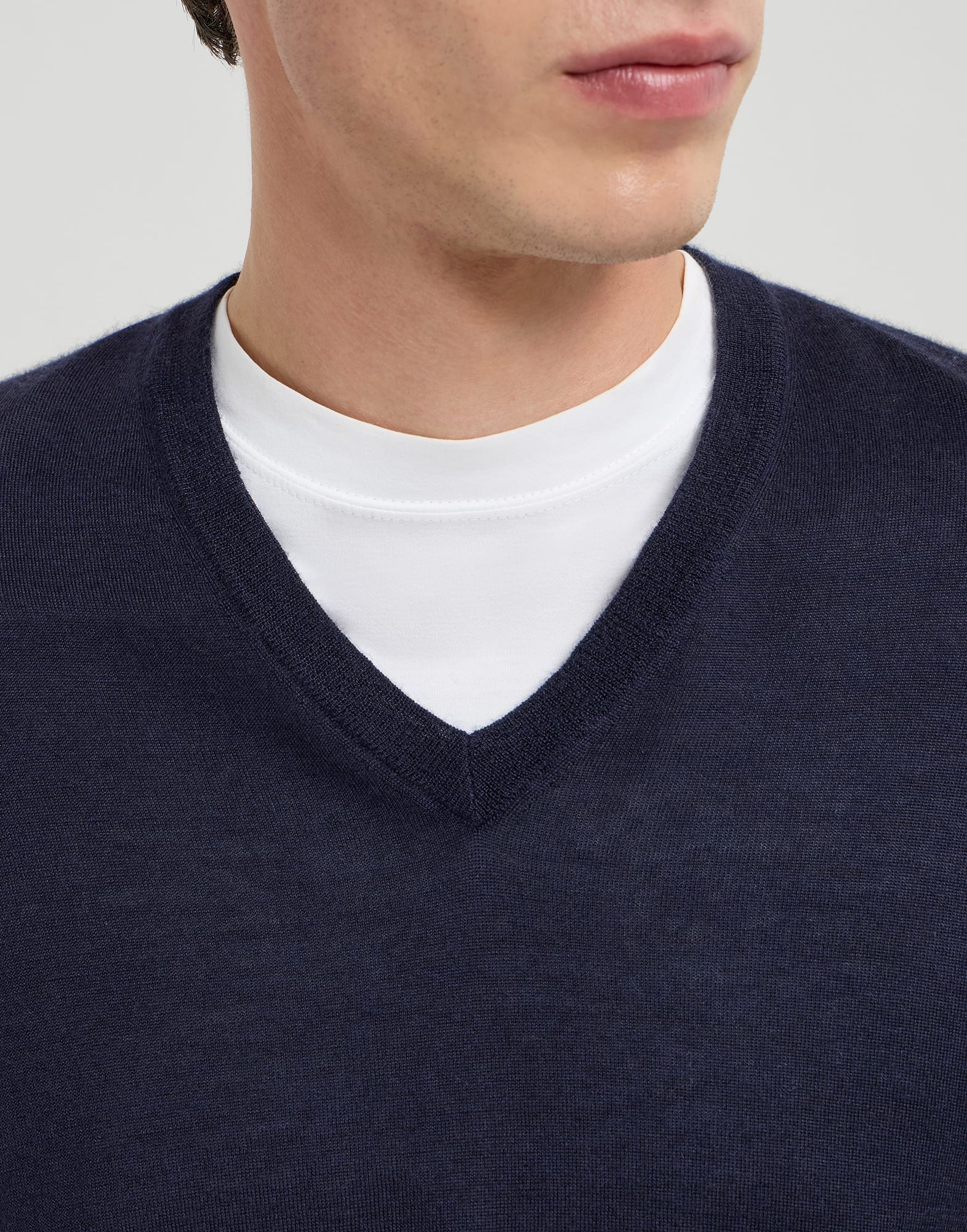 Cashmere and silk lightweight sweater for Man in Navy Blue