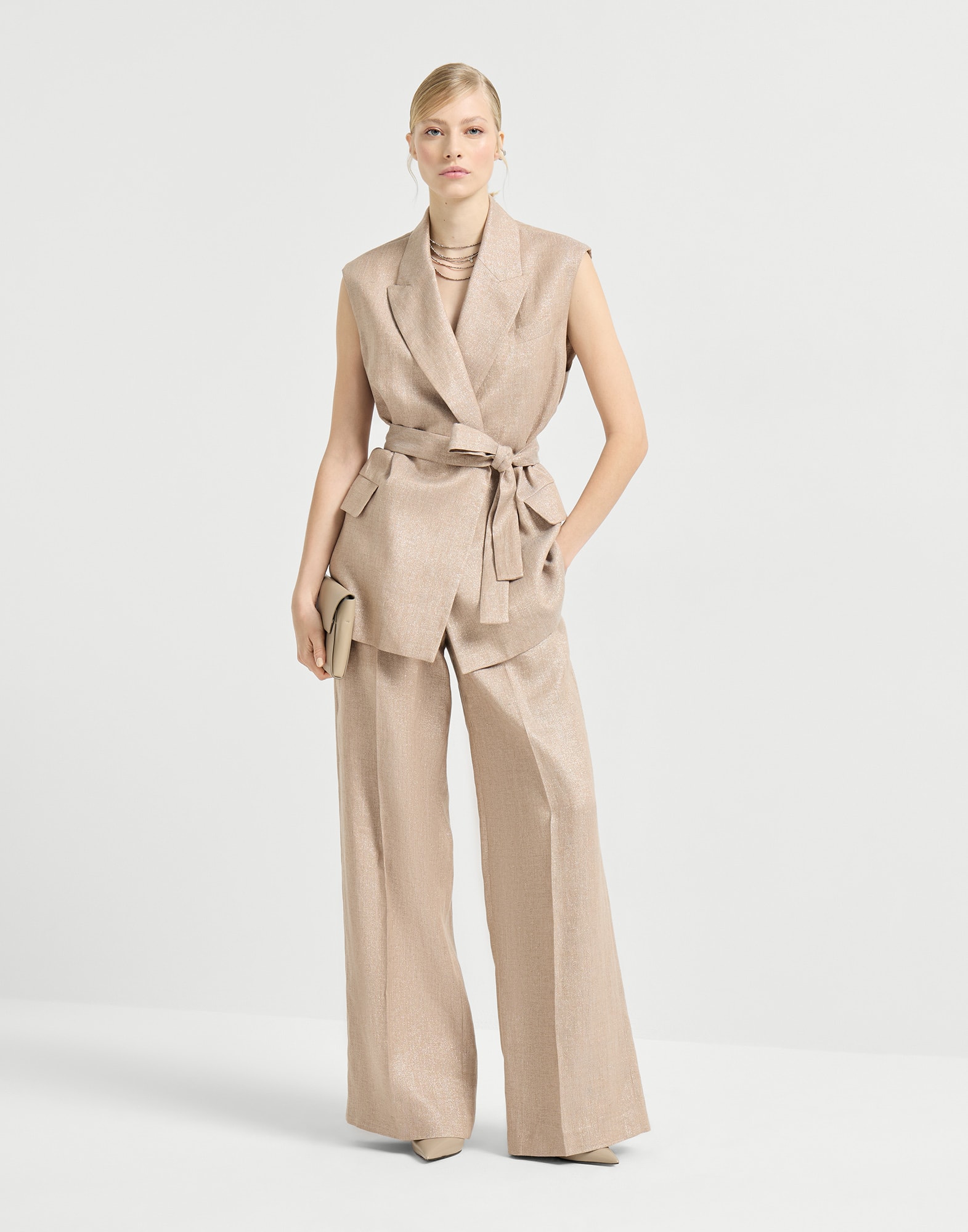 261WOUTFITTWINWEAR23 image number 0