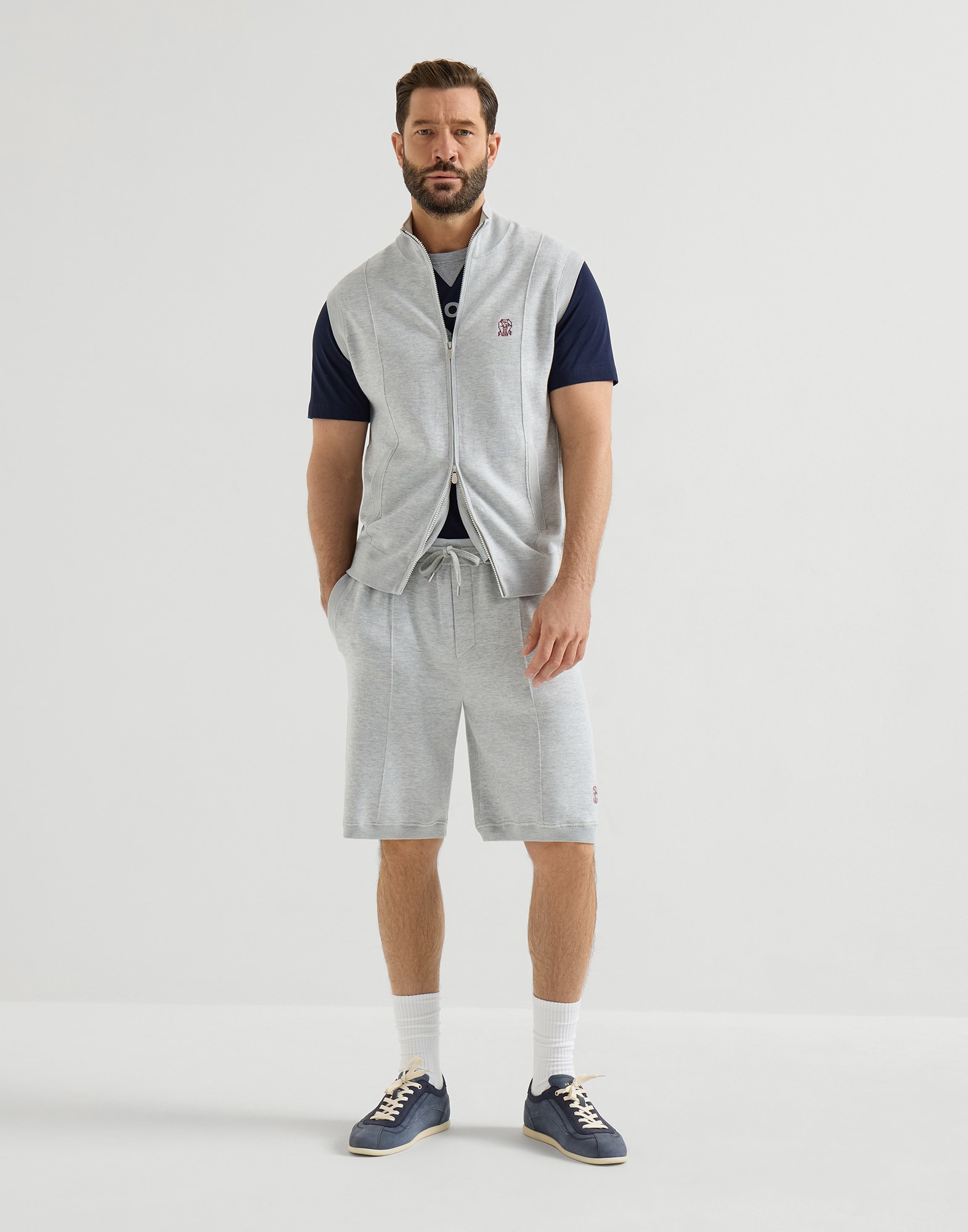 261MOUTFIT102 image number 0