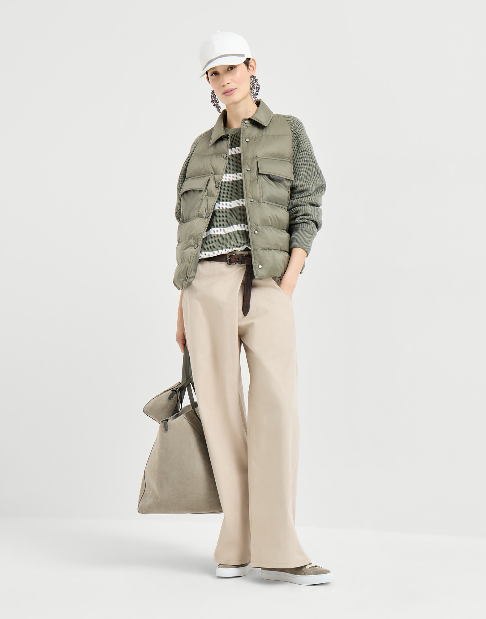 261WOUTFITCS19 image number 0