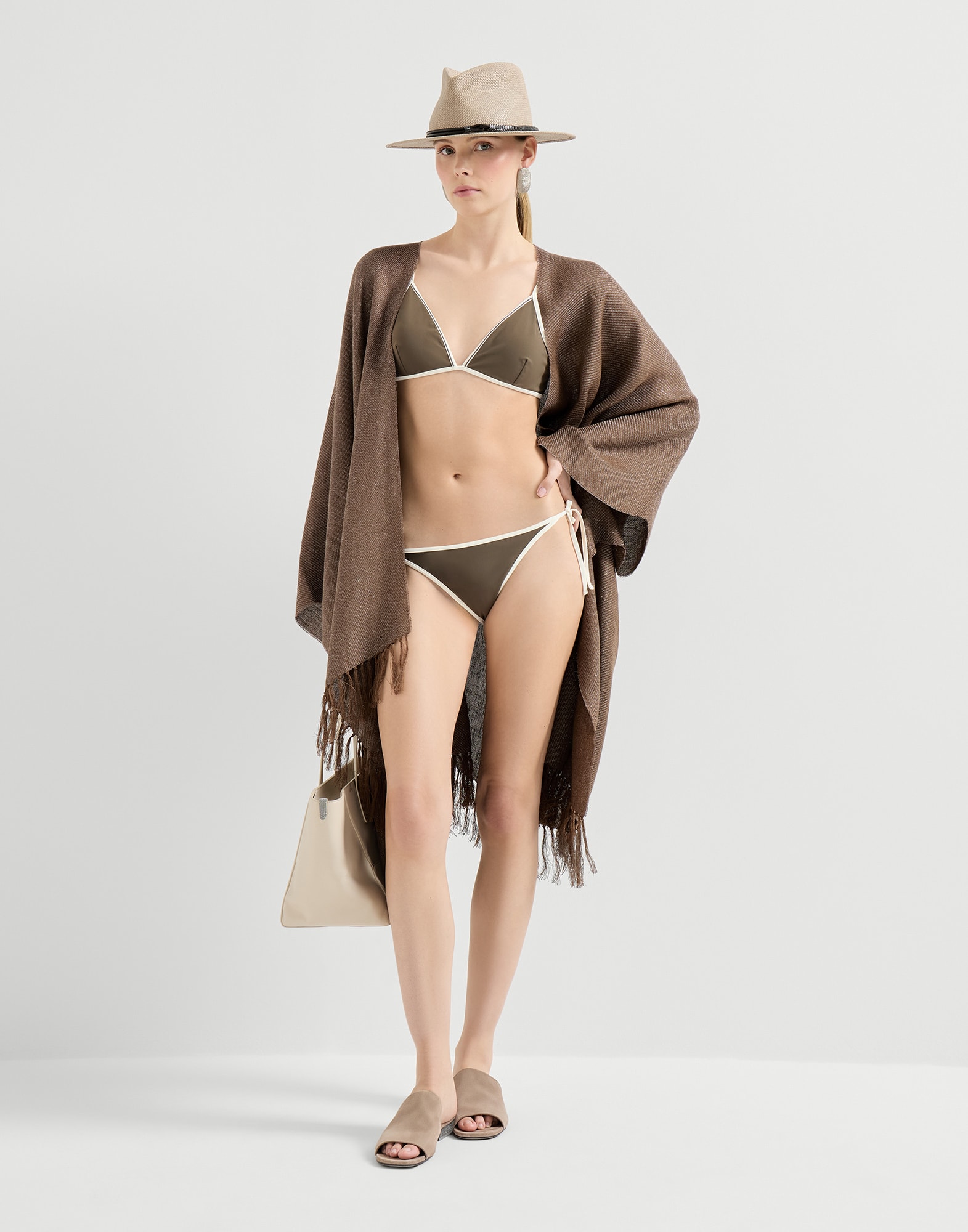 261WOUTFITCS339 image number 0