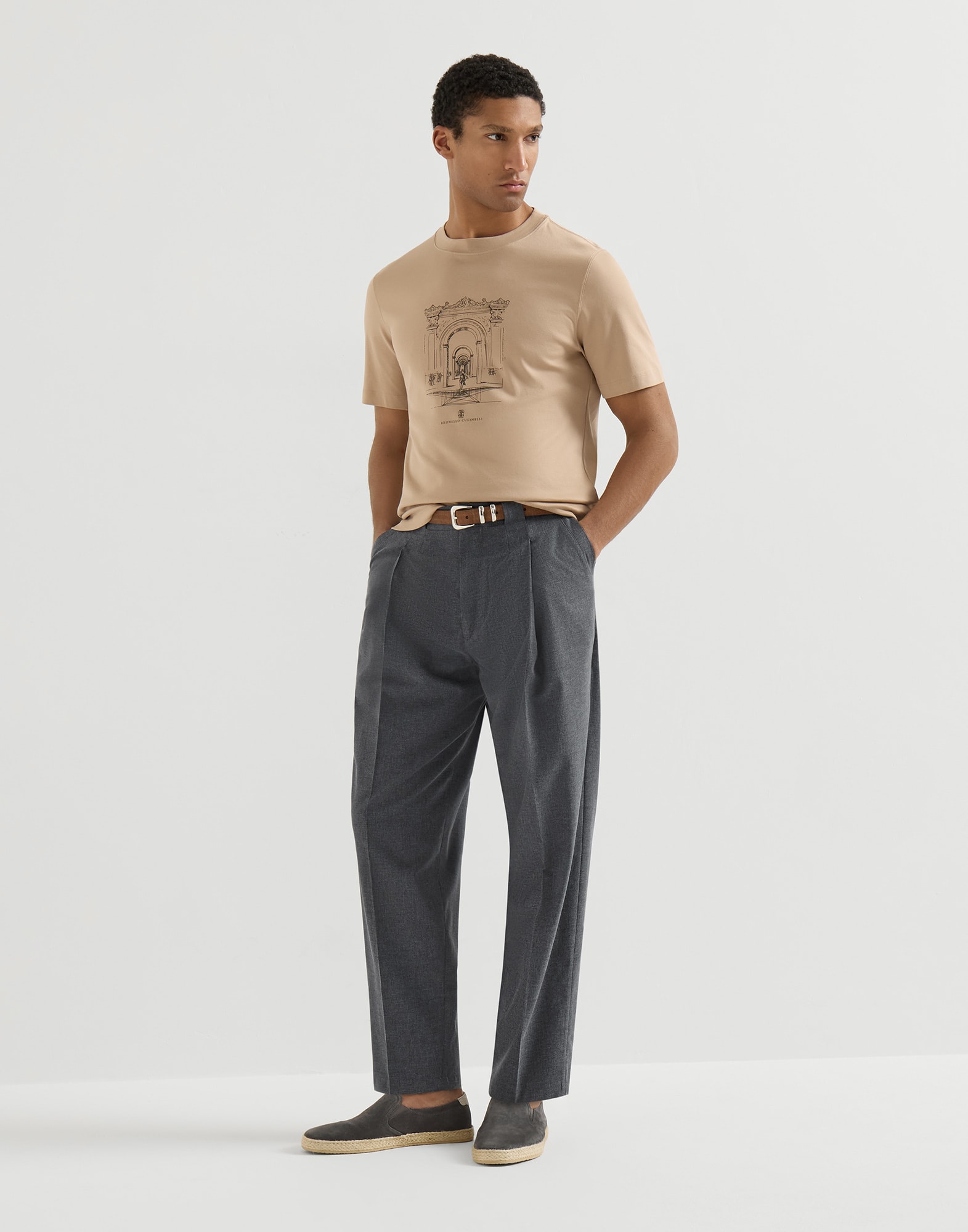 Trousers with pleats for Man in Anthracite | Brunello Cucinelli