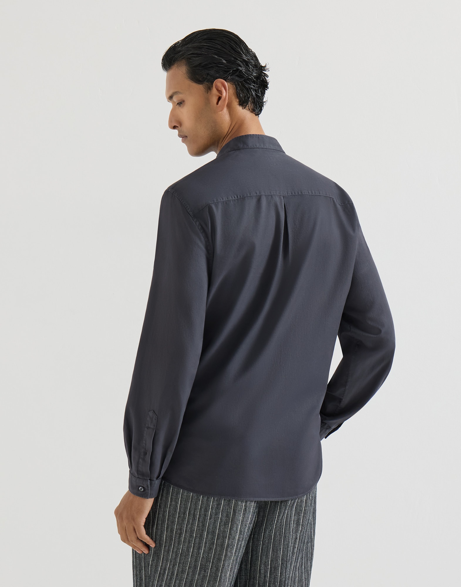 Brunello cucinelli トップス　ダークグレー Garment-dyed shirt for Man in Anthracite | Brunello Cucinelli