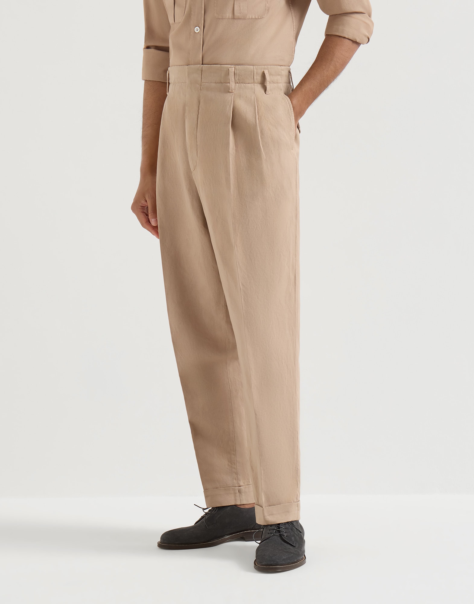 다트 팬츠 - 정면 뷰 - 전체 화면으로 보기