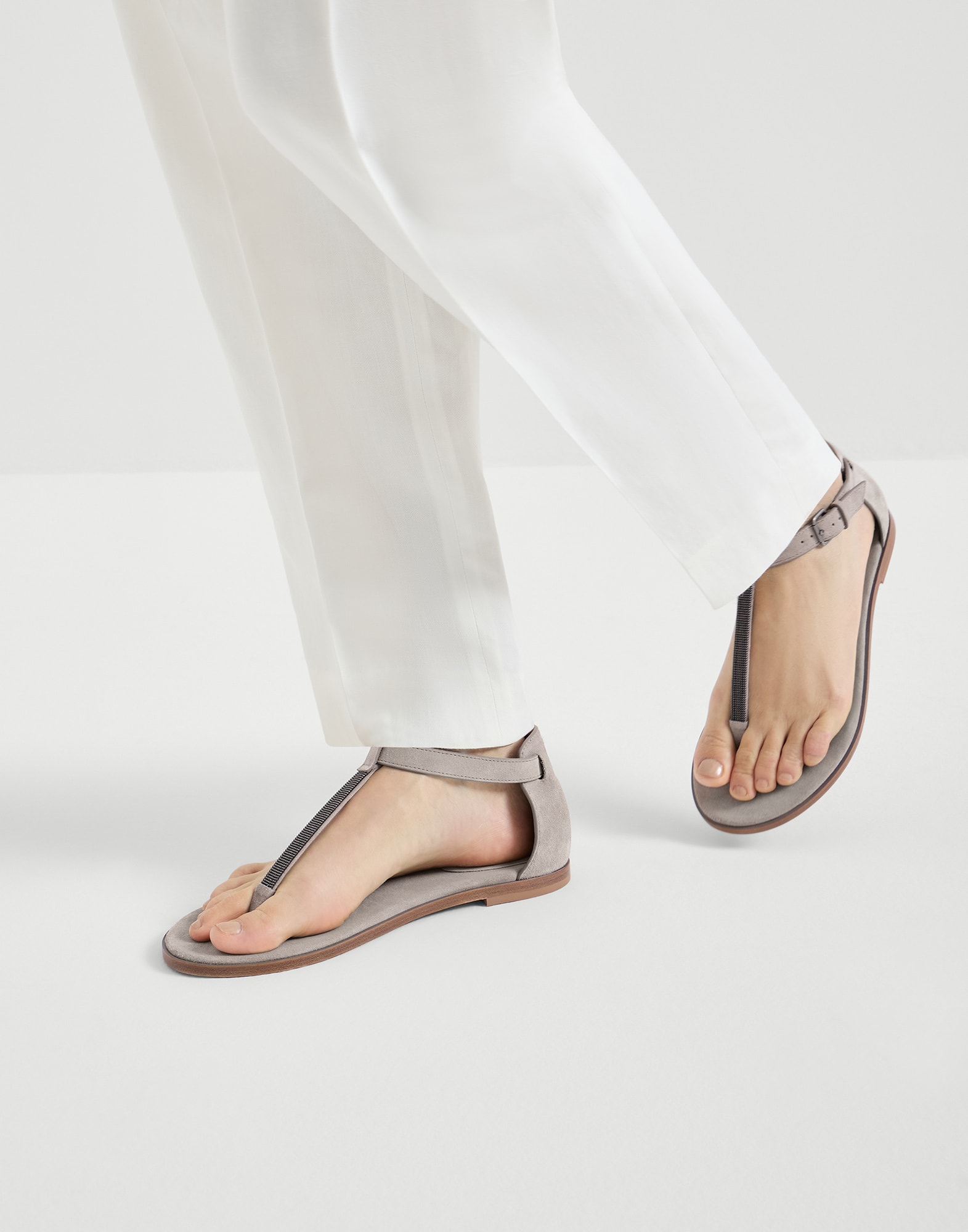 BRUNELLO CUCINELLI グレーサンダル レディース 向け ライトグレー モニーレ付き サンダル | Brunello