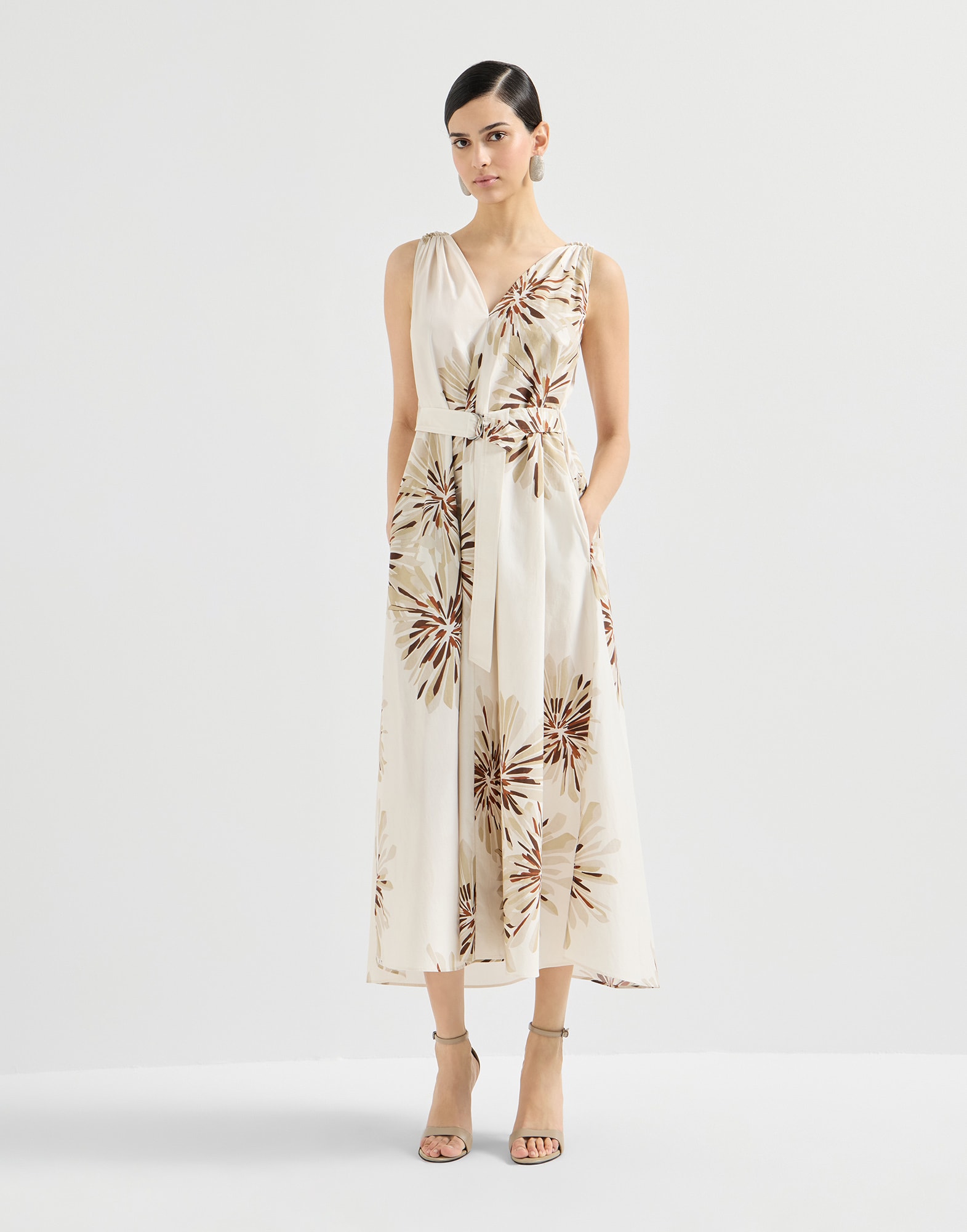 롱 드레스 - 정면 뷰 - 전체 화면으로 보기