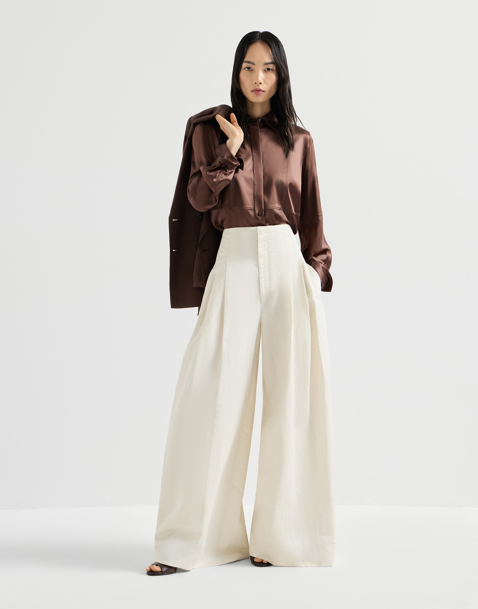 BRUNELLO CUCINELLI ホワイトブラウス Satin shirt for Woman in White | Brunello Cucinelli