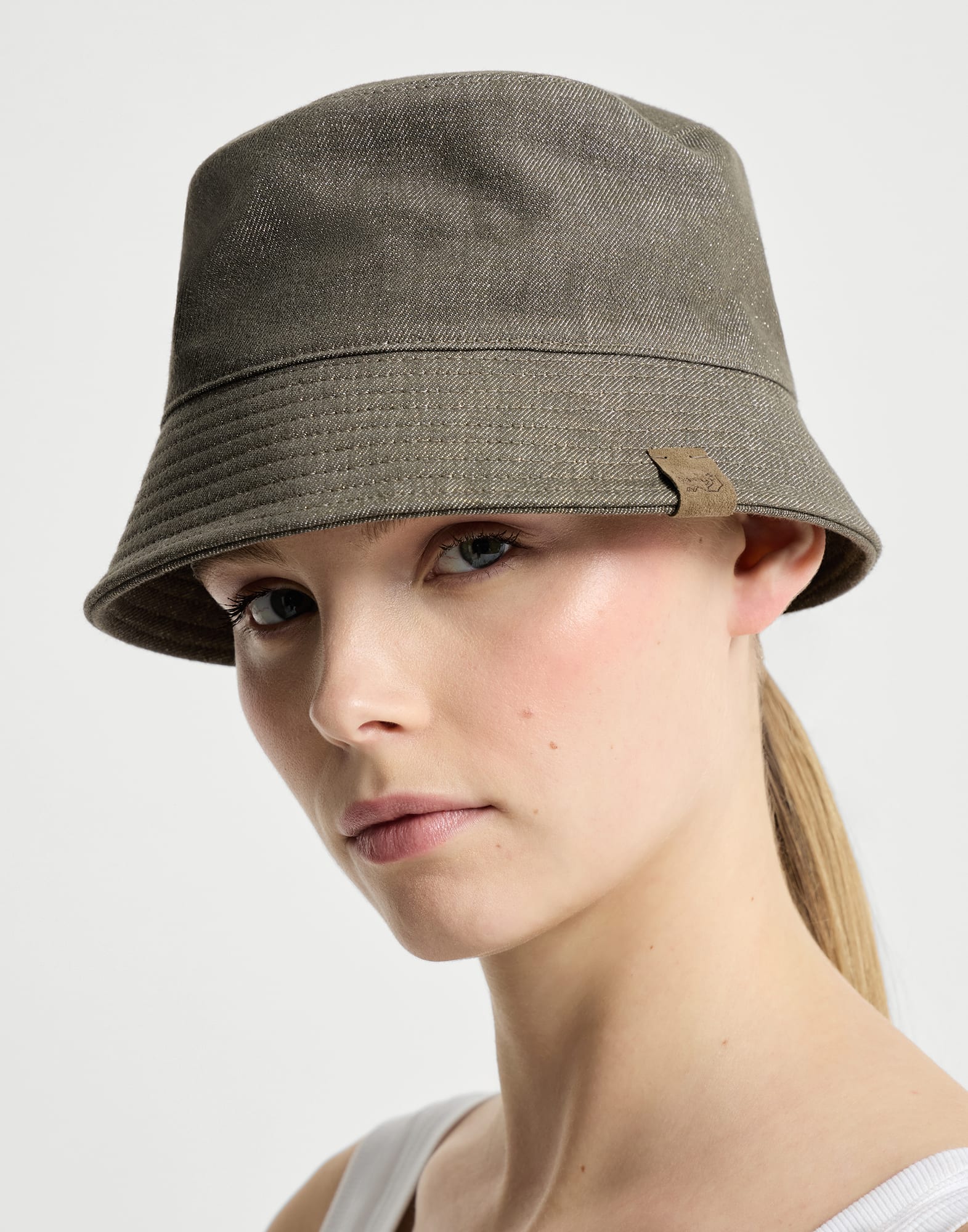 新品未使用✴︎Brunello Cucinelli ✴︎バケットハット✴︎S レディース 向け デニムブルー ロゴ付き バケットハット | Brunello