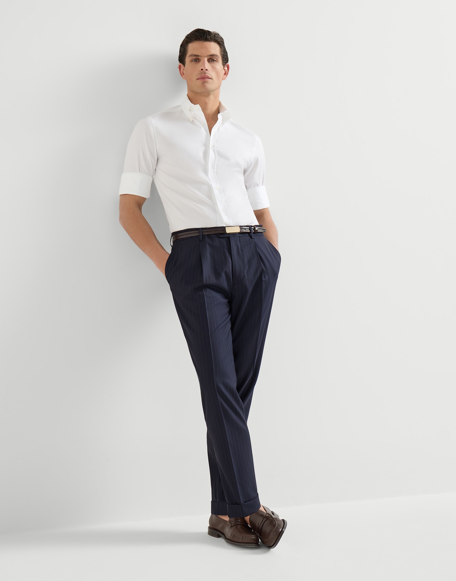 Leisure fit trousers with pleats for Man in Navy Blue | Brunello