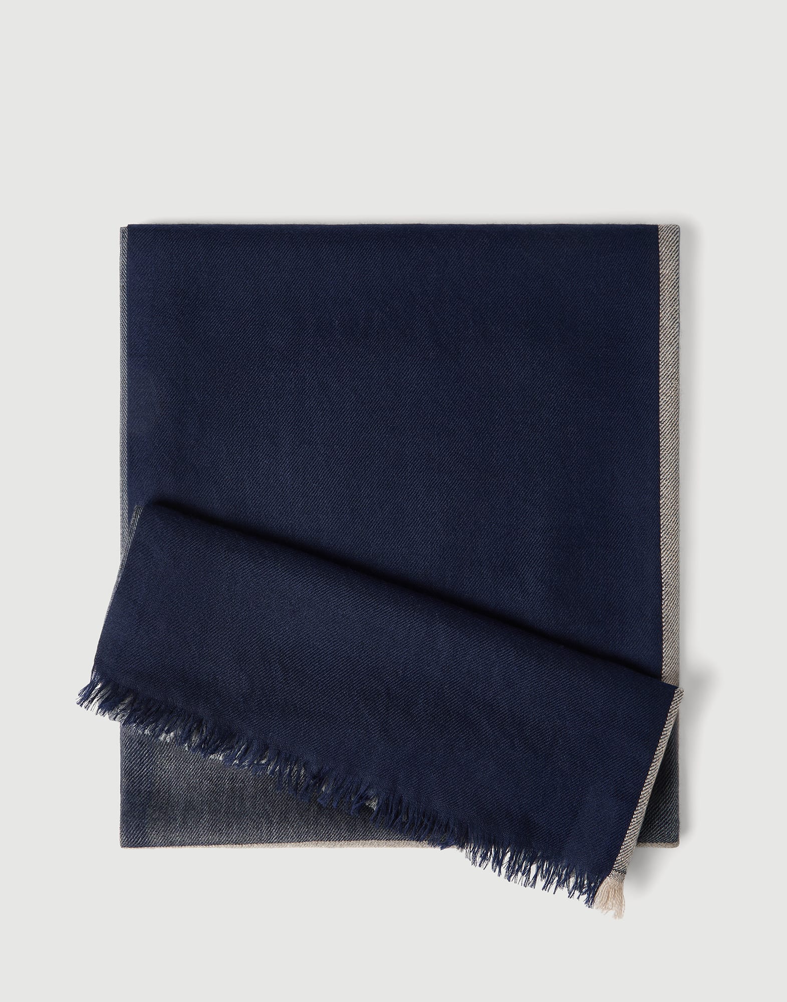 メンズ 向け ガンメタルグレー カシミヤ＆シルク カラーブロック