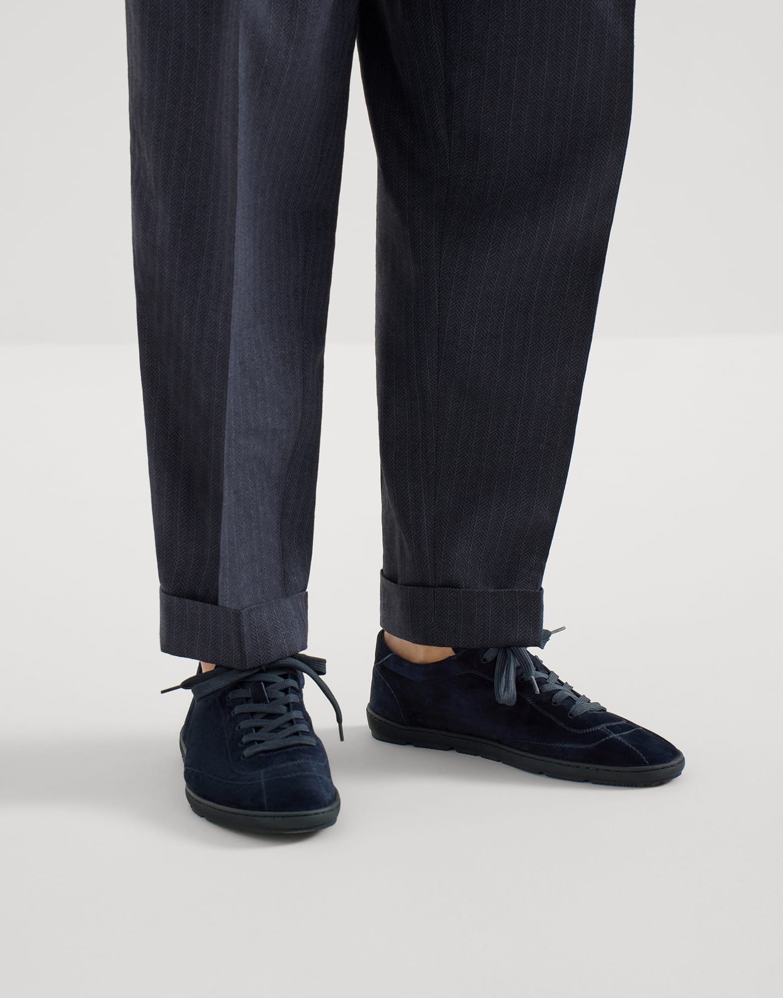 メンズ 向け グレー スエードスニーカー | Brunello Cucinelli