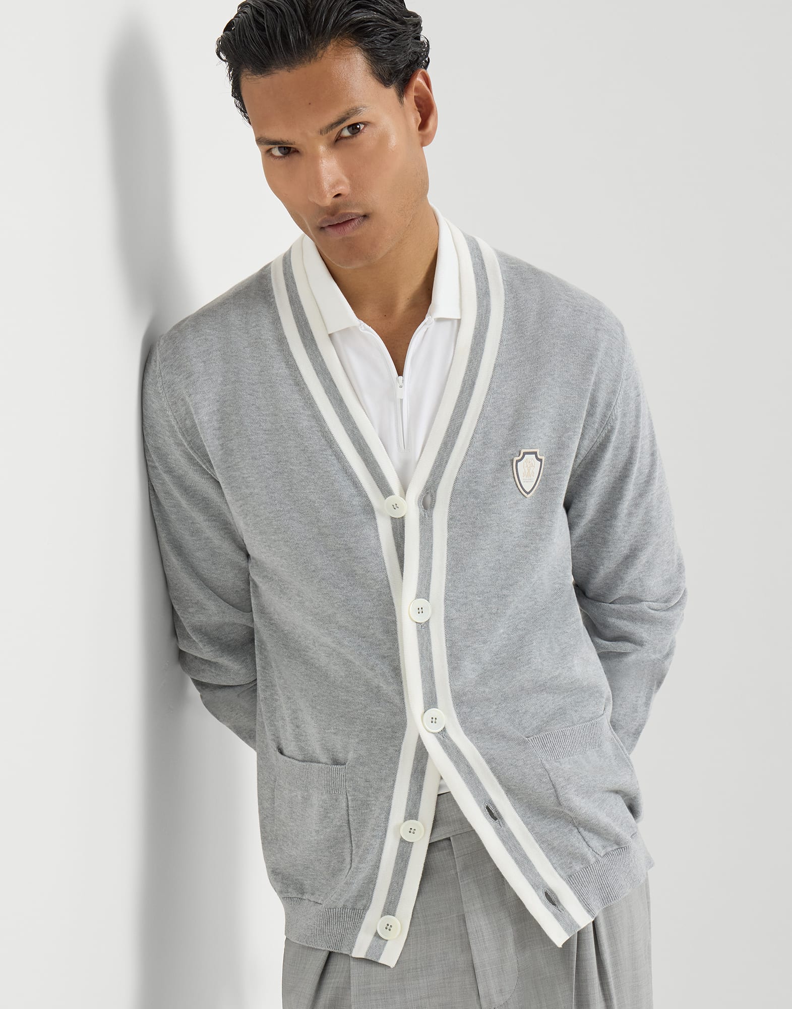 メンズ 向け グレー ロゴ付き コットン カーディガン | Brunello Cucinelli
