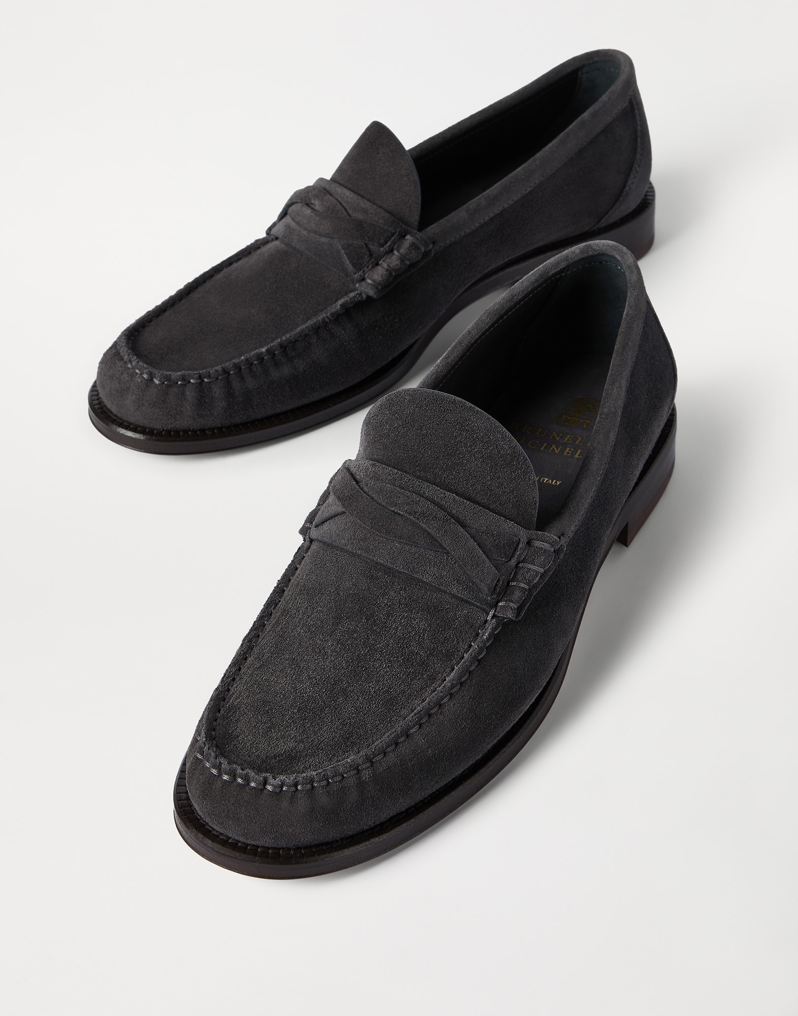 メンズ 向け ブラック スエードローファー | Brunello Cucinelli