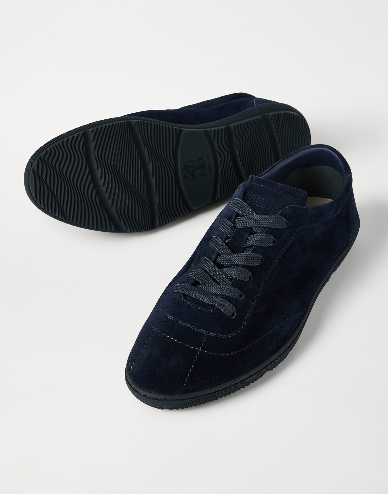 メンズ 向け グレー スエードスニーカー | Brunello Cucinelli
