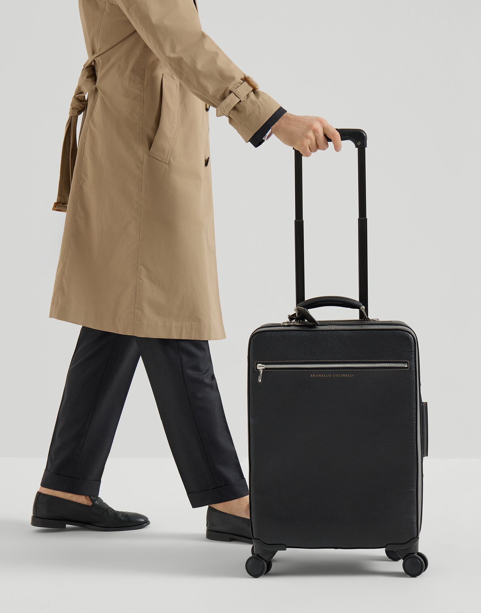 Grained calfskin suitcase for Man in Black | Brunello Cucinelli