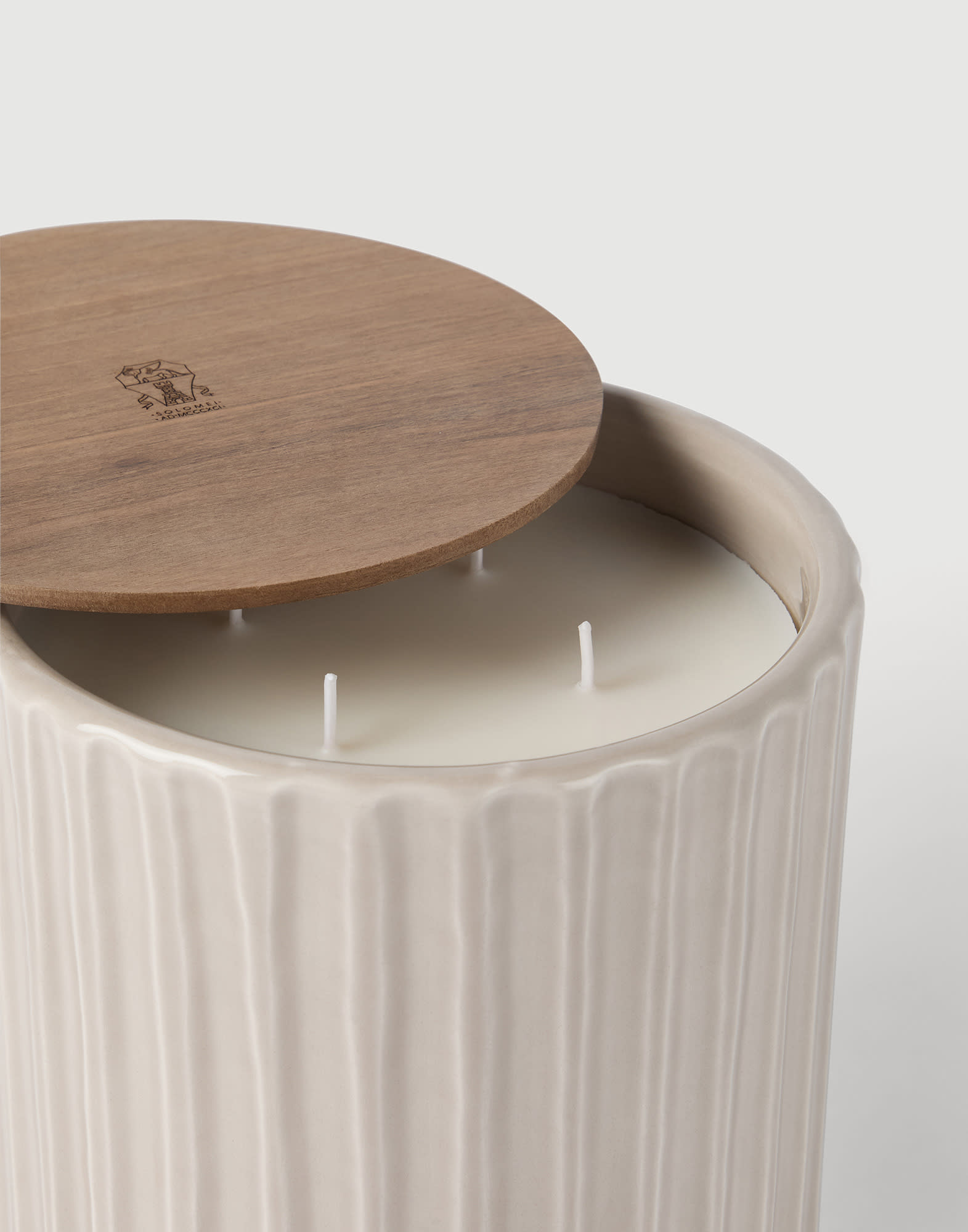 Large candle with walnut wood lid in Beige | Lifestyle | Brunello