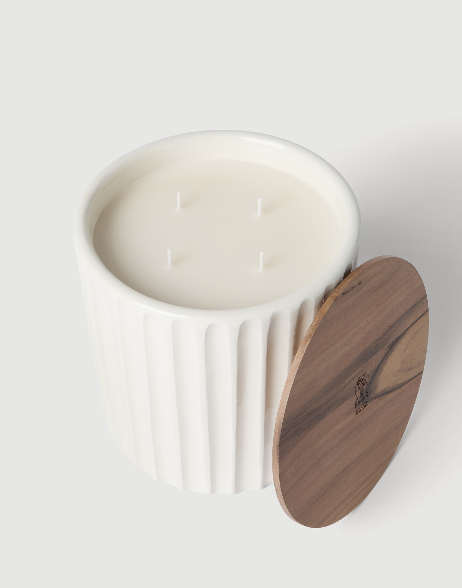 Large candle with walnut wood lid in Beige | Lifestyle | Brunello