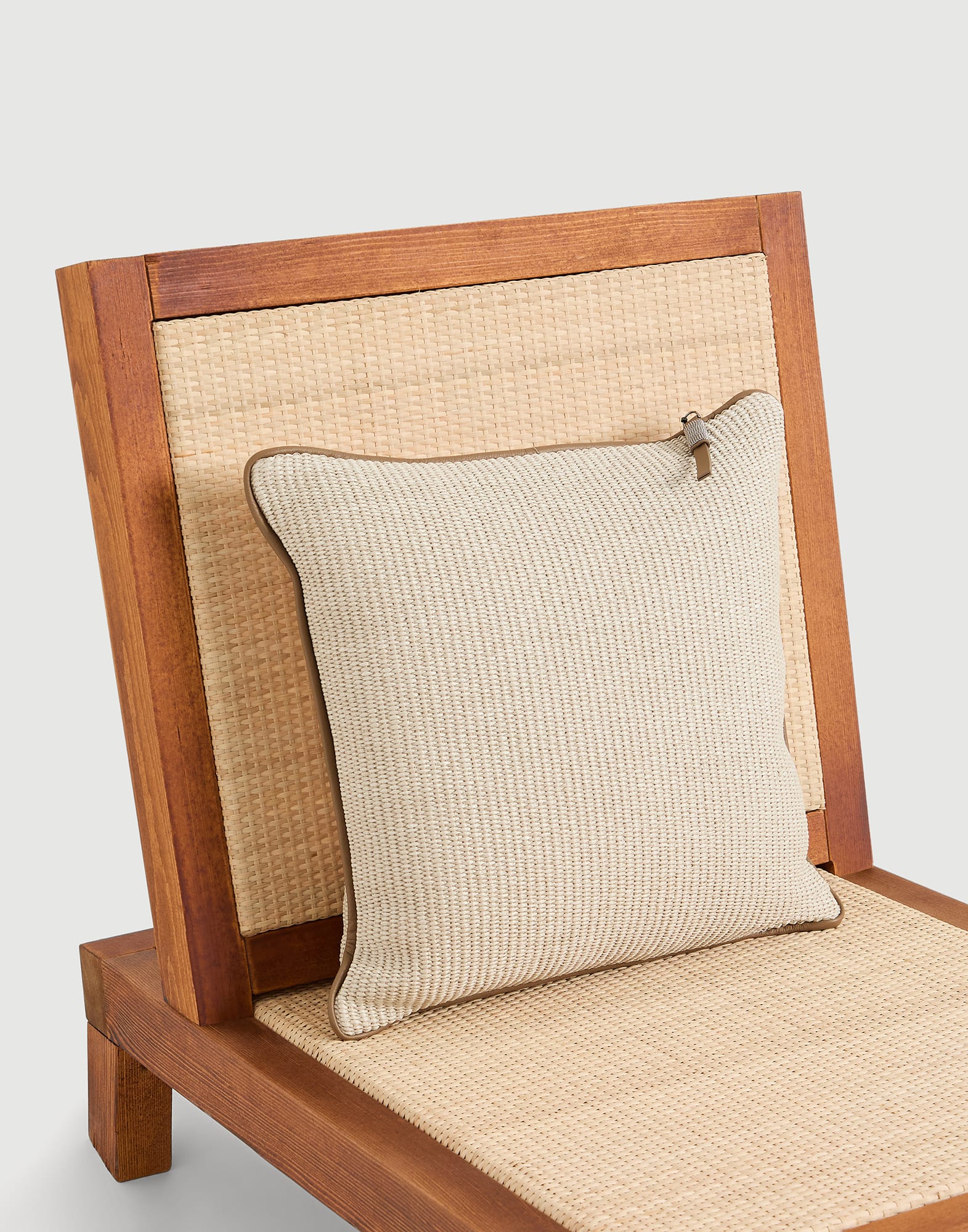 Raffia-effect cushion in Panama | Lifestyle | Brunello Cucinelli