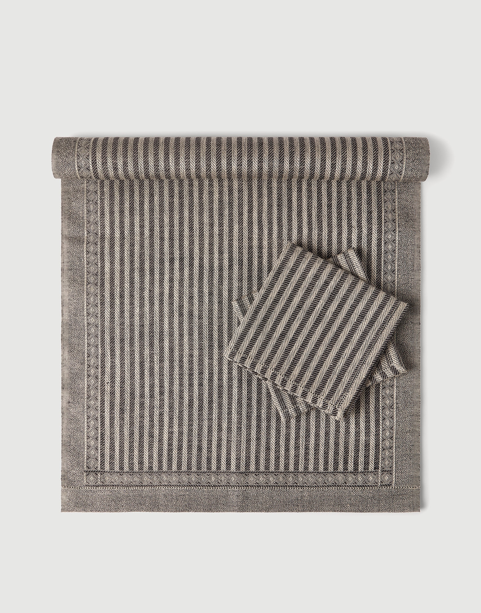 Runners - Front view - View Full Screen