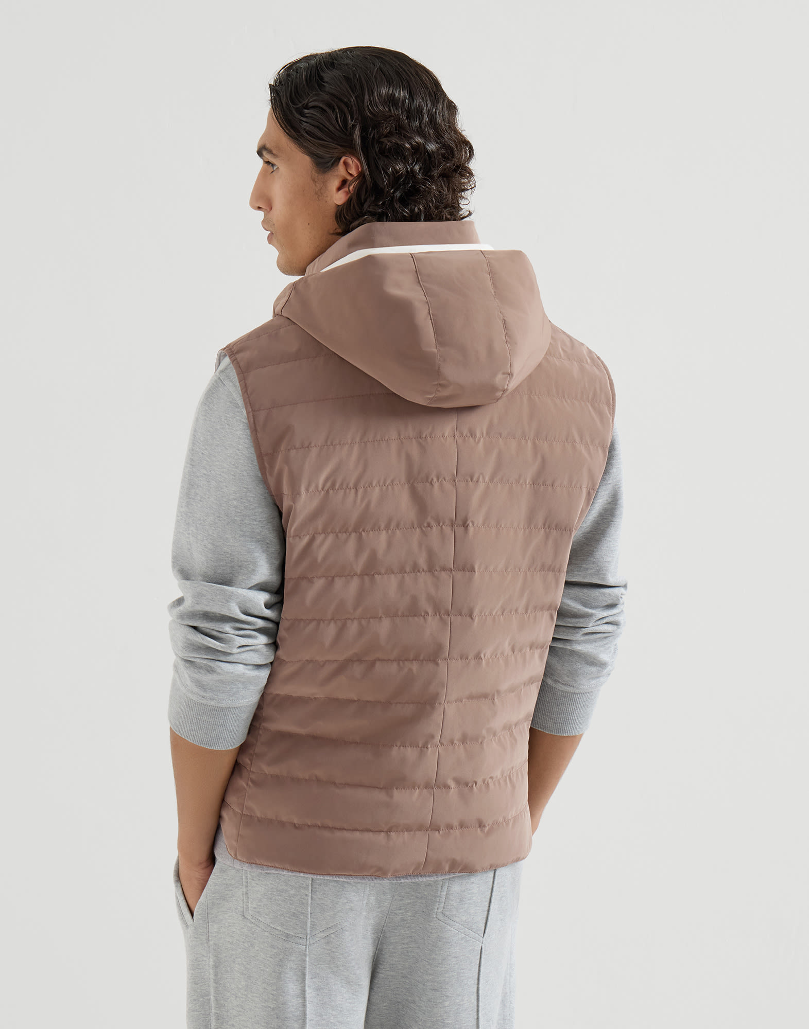 メンズ 向け ブラック ダウンベスト | Brunello Cucinelli