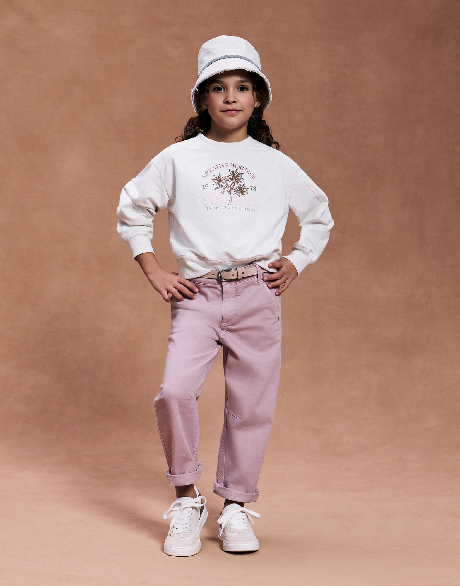 261FOUTFIT14 image number 0