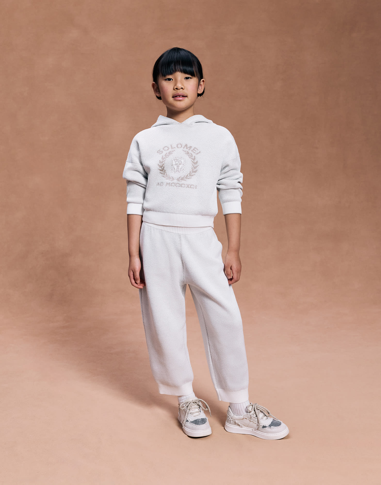 261FOUTFITTRAVEL2B image number 0