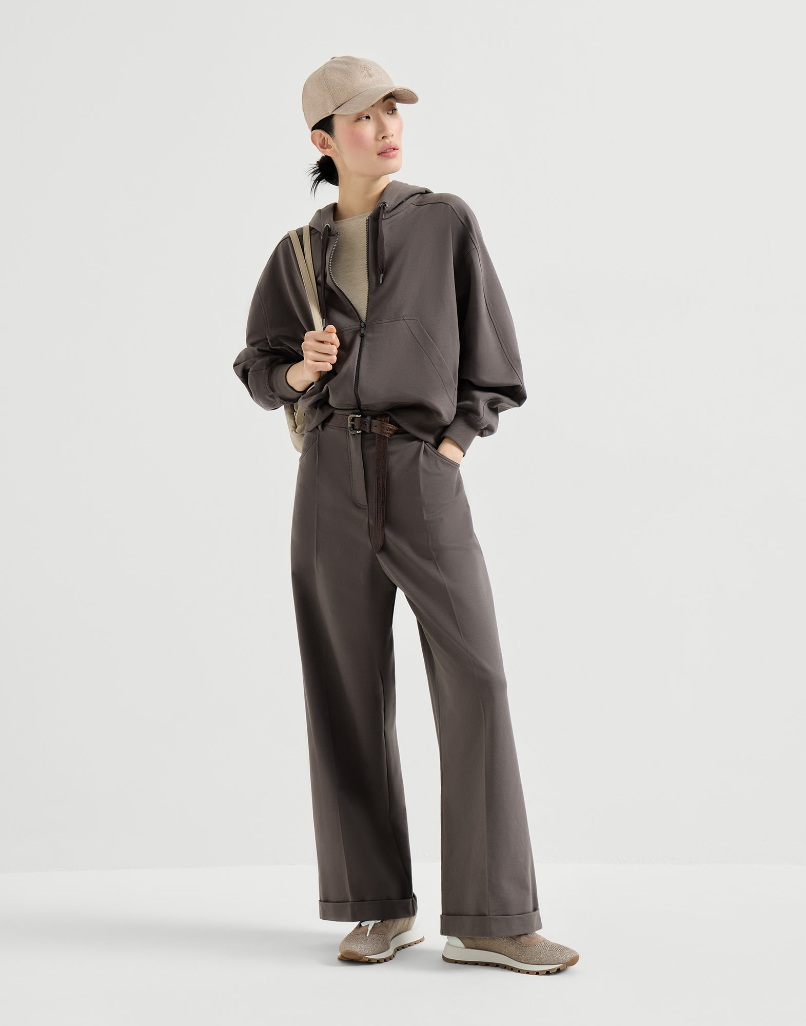 261WOUTFITTRAVELD image number 0