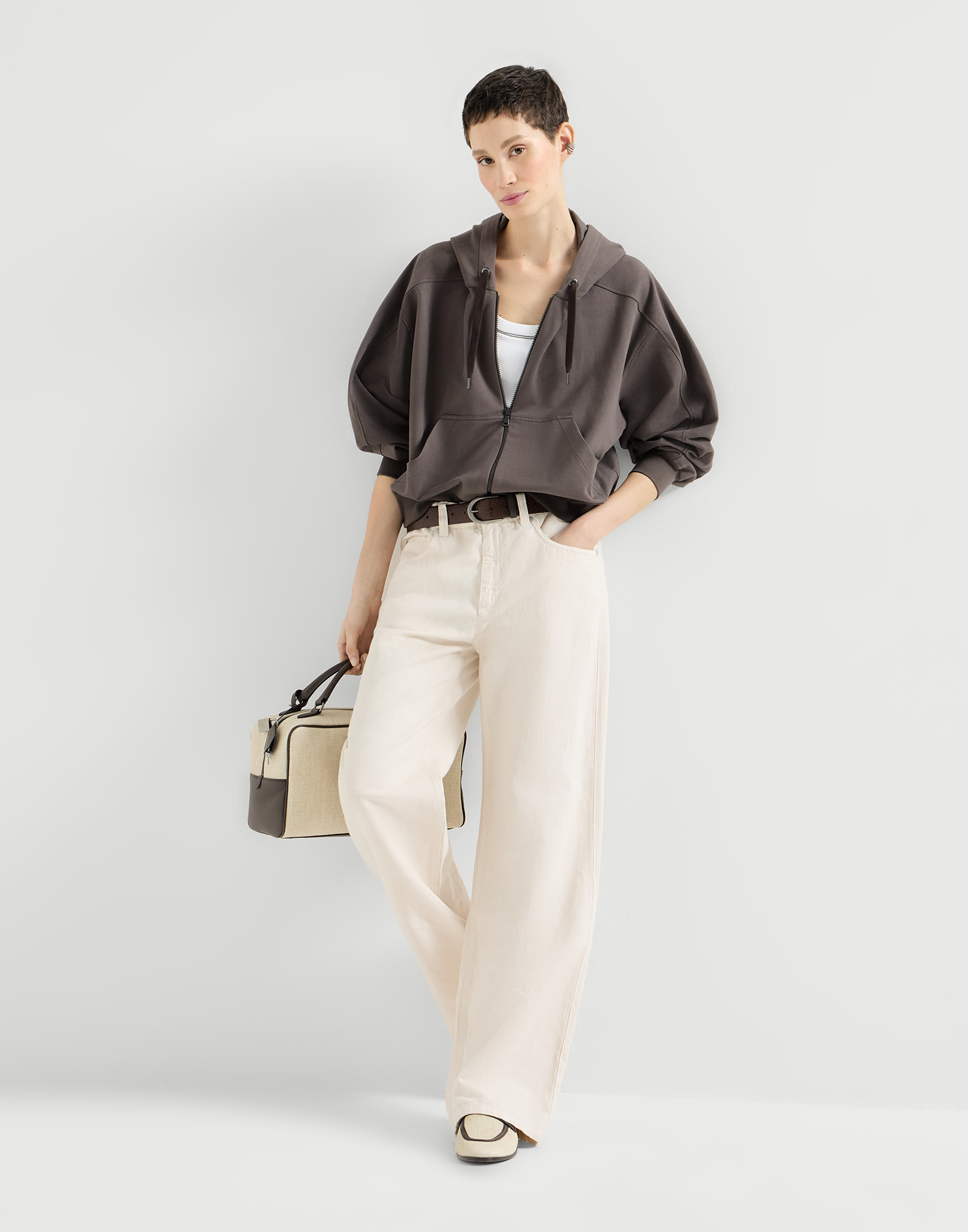 261WOUTFITTRAVELDEXTRA image number 0