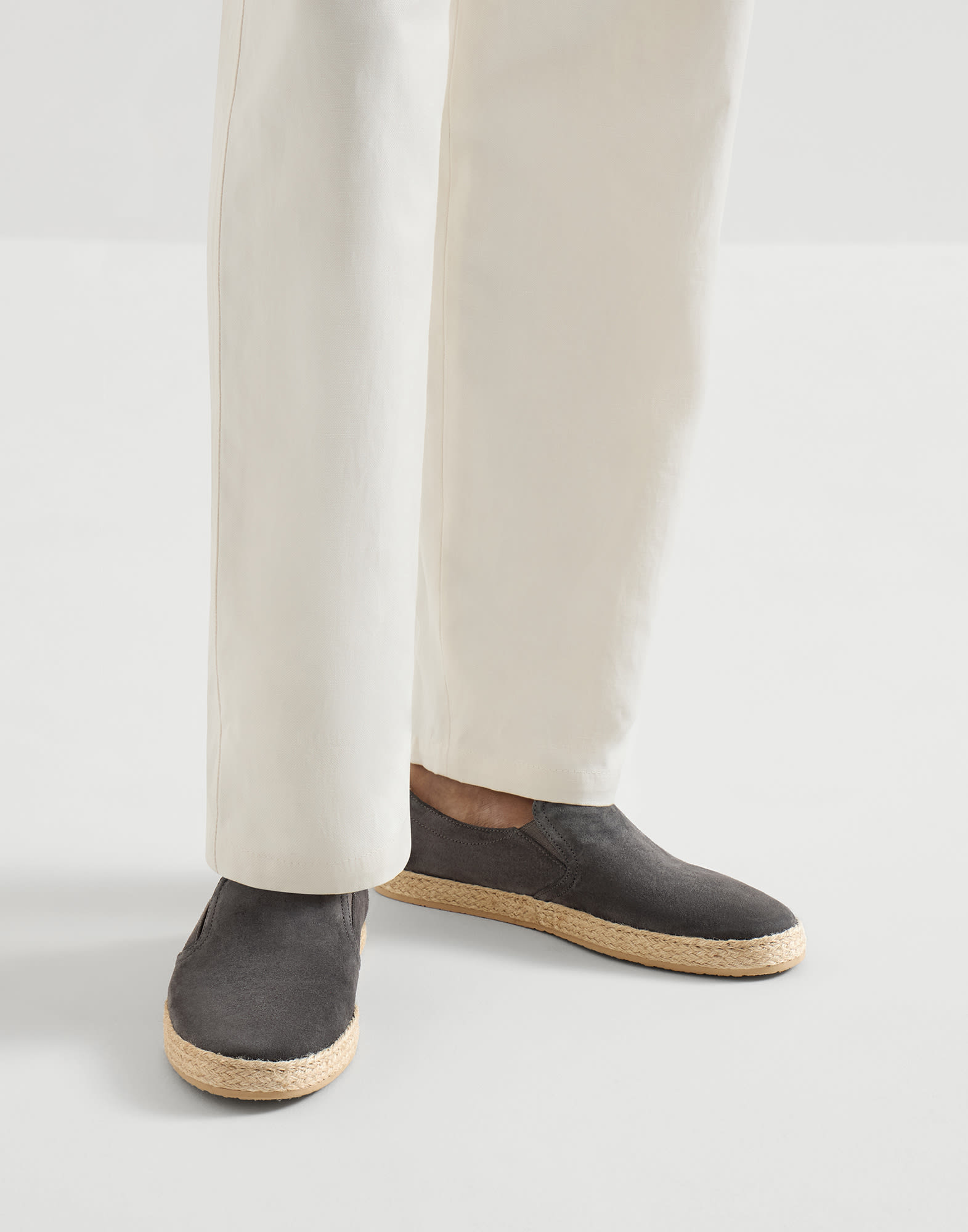 メンズ 向け ダークグレー スエードスリッポン | Brunello Cucinelli