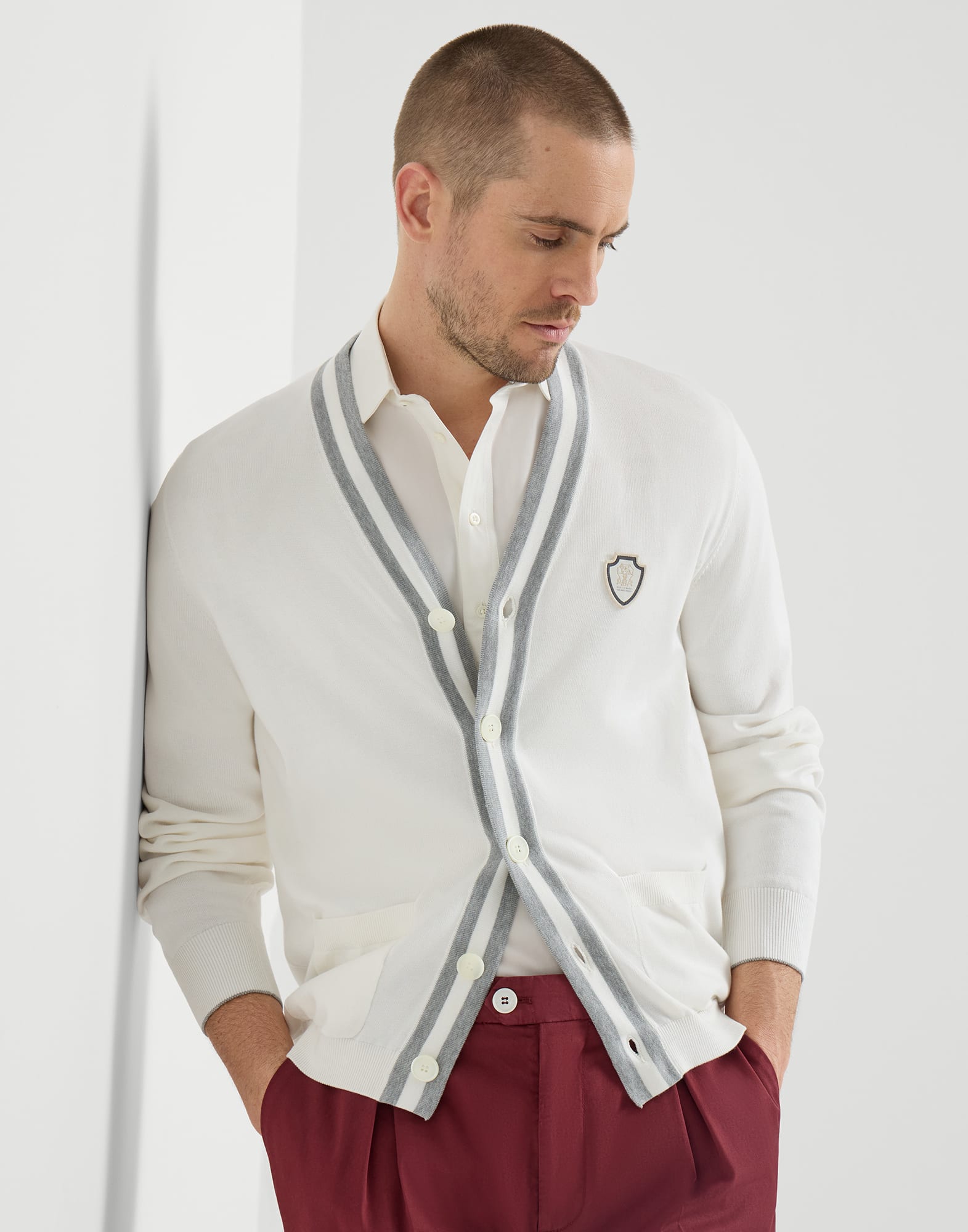 BRUNELLO CUCINELLI - Brunello Cucinelli コットンカーディガン メンズ 向け グレー ロゴ付き コットン カーディガン | Brunello Cucinelli