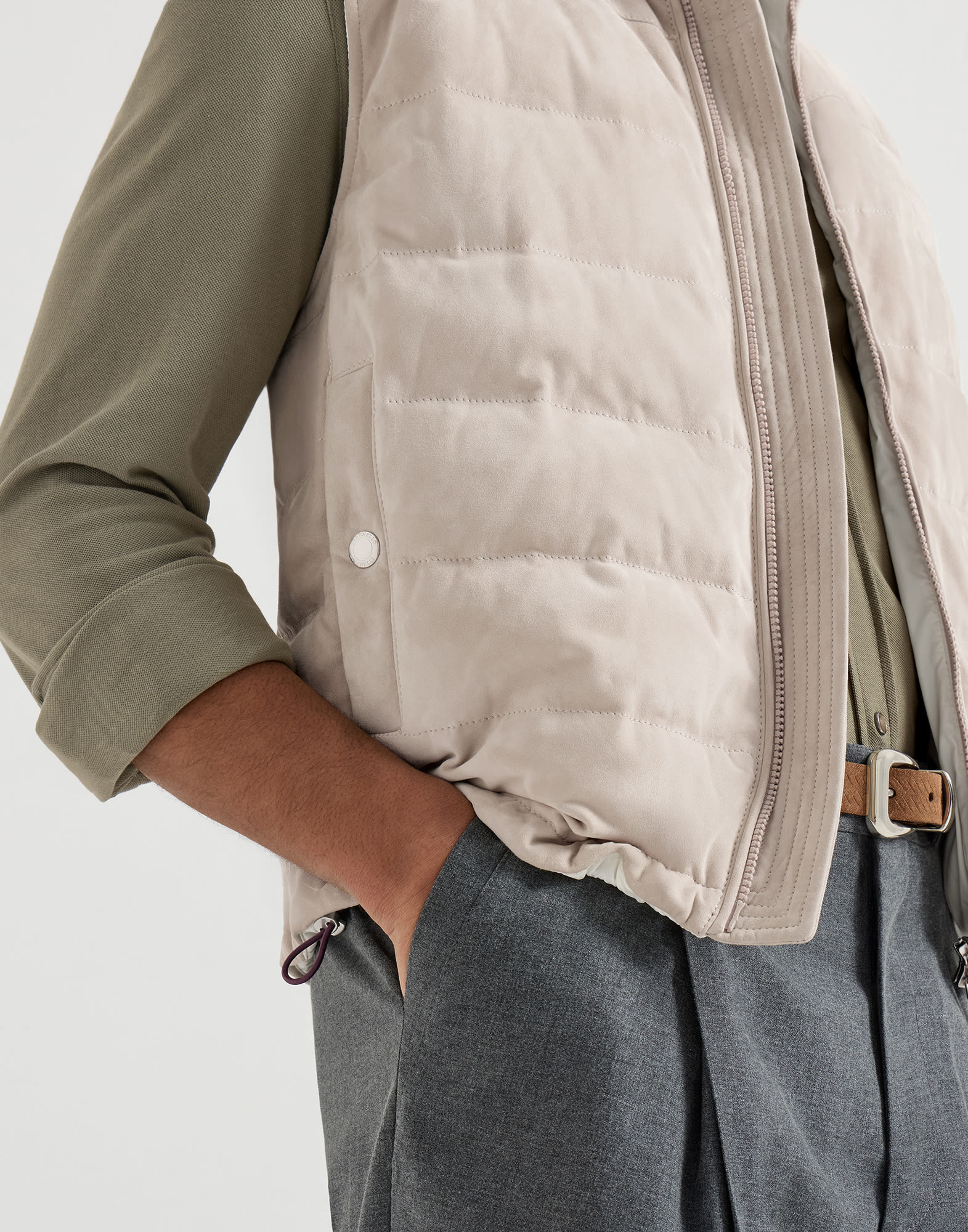メンズ 向け ベージュ スエード ダウンベスト | Brunello Cucinelli