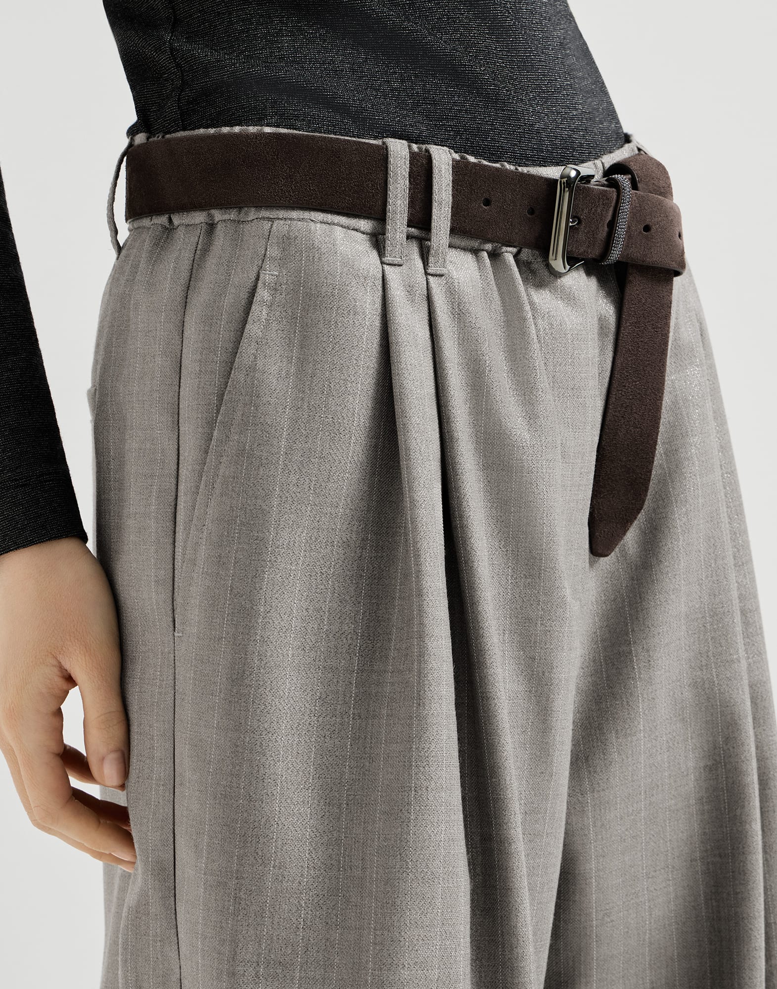 BRUNELLO CUCINELLI　ハーフパンツ　L　ライトグレー系　ロゴ Sparkling pinstripe track trousers for Woman in Silver | Brunello