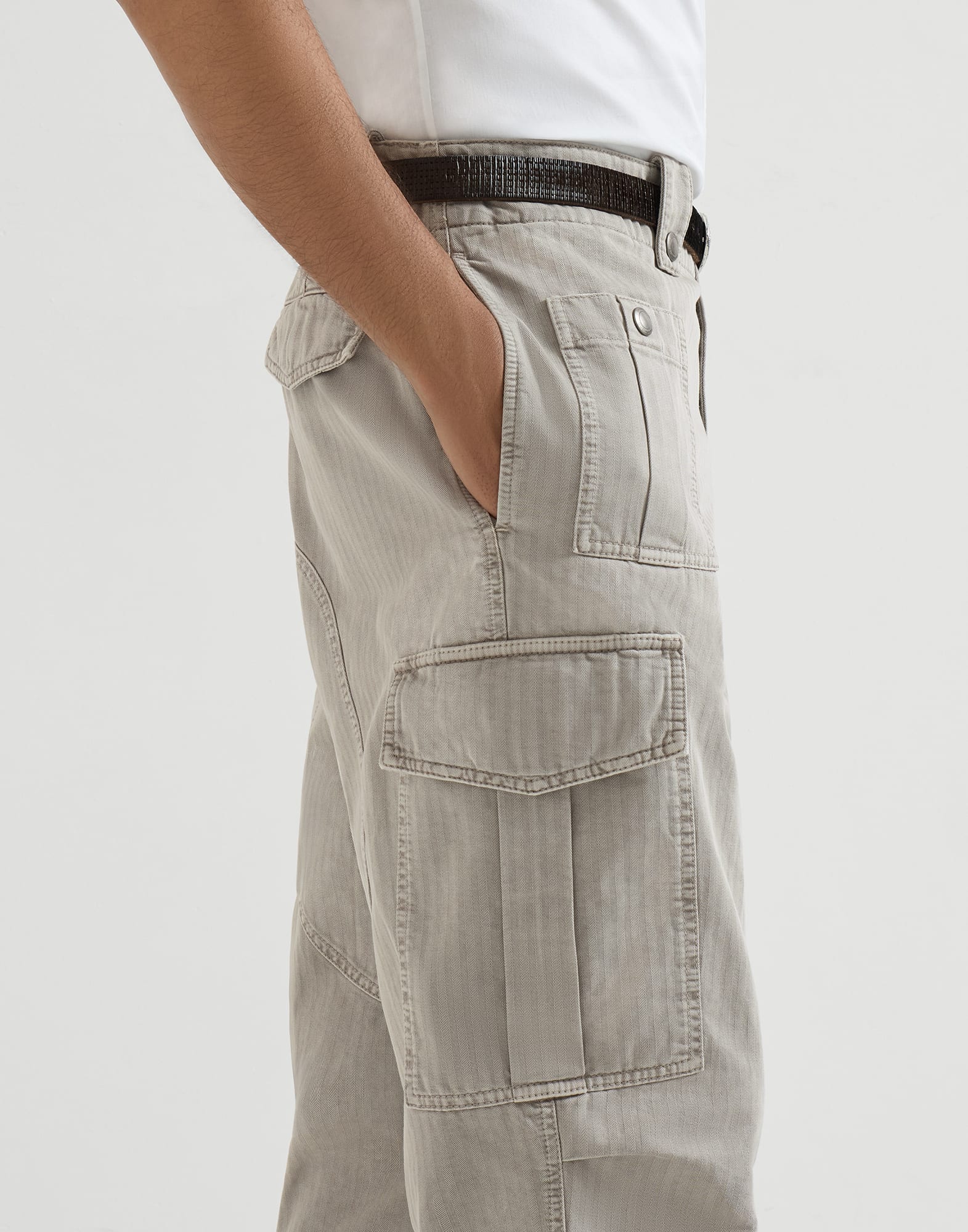 ブルネロクチネリ　ステッチ　カーゴパンツ メンズ 向け グレー カーゴパンツ | Brunello Cucinelli