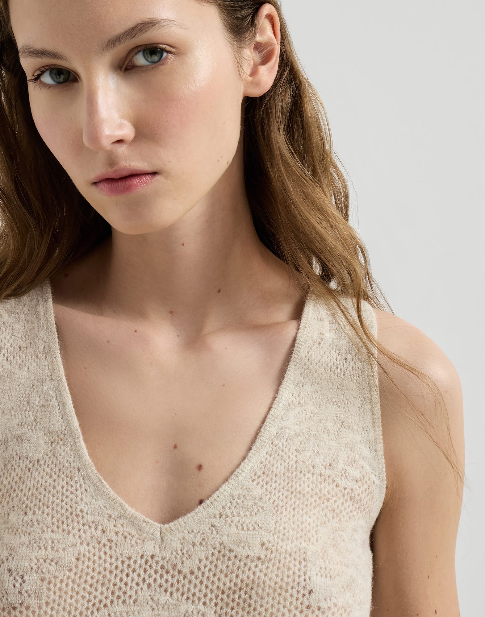 BRUNELLO CUCINELLI フラワーニットベスト Flower lace knit top for Woman in Sand | Brunello Cucinelli