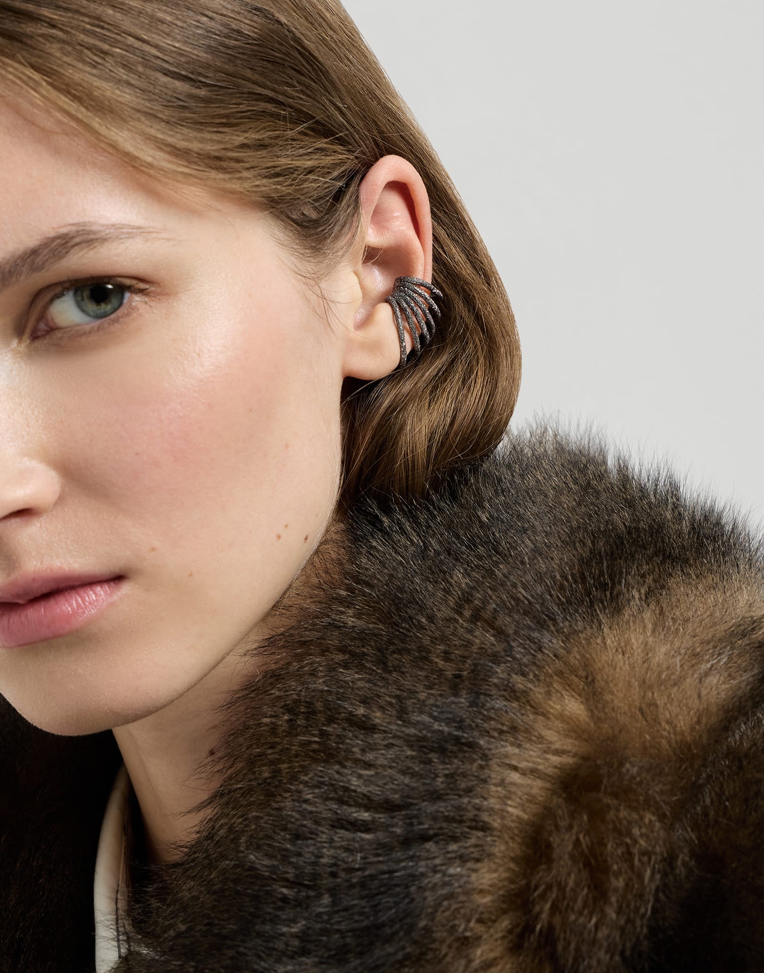 Shimmer Ear Cuff earrings Lignite Grey Woman - Brunello Cucinelli