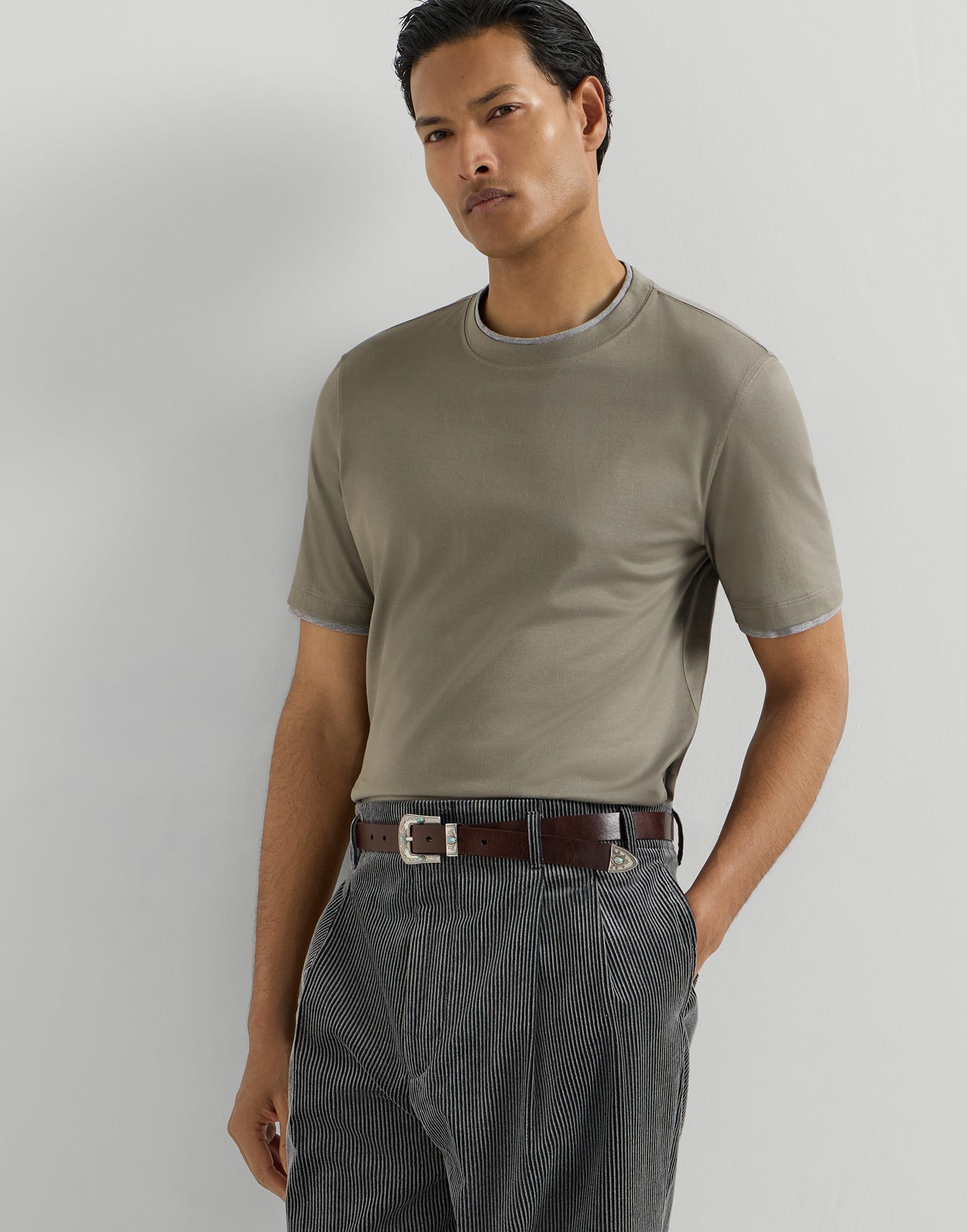 Brunello cucinelli トップス　ダークグレー T-shirt with faux-layering for Man in Grey | Brunello Cucinelli