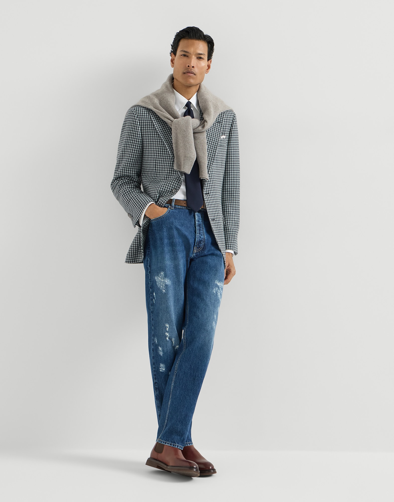 262MOUTFIT160 image number 0