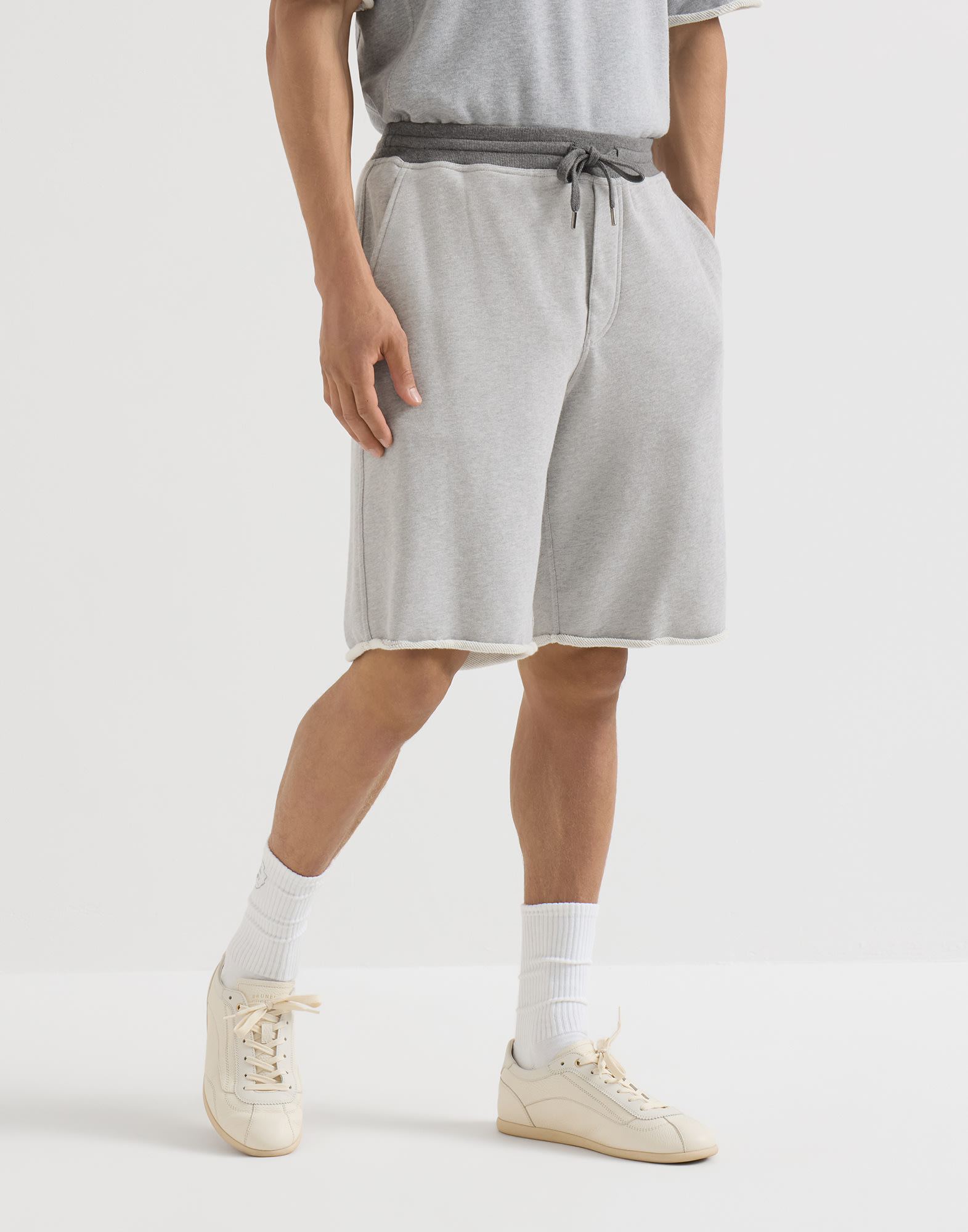 ブルネロクチネリ　バミューダパンツ メンズ 向け グレー スウェット バミューダパンツ | Brunello Cucinelli
