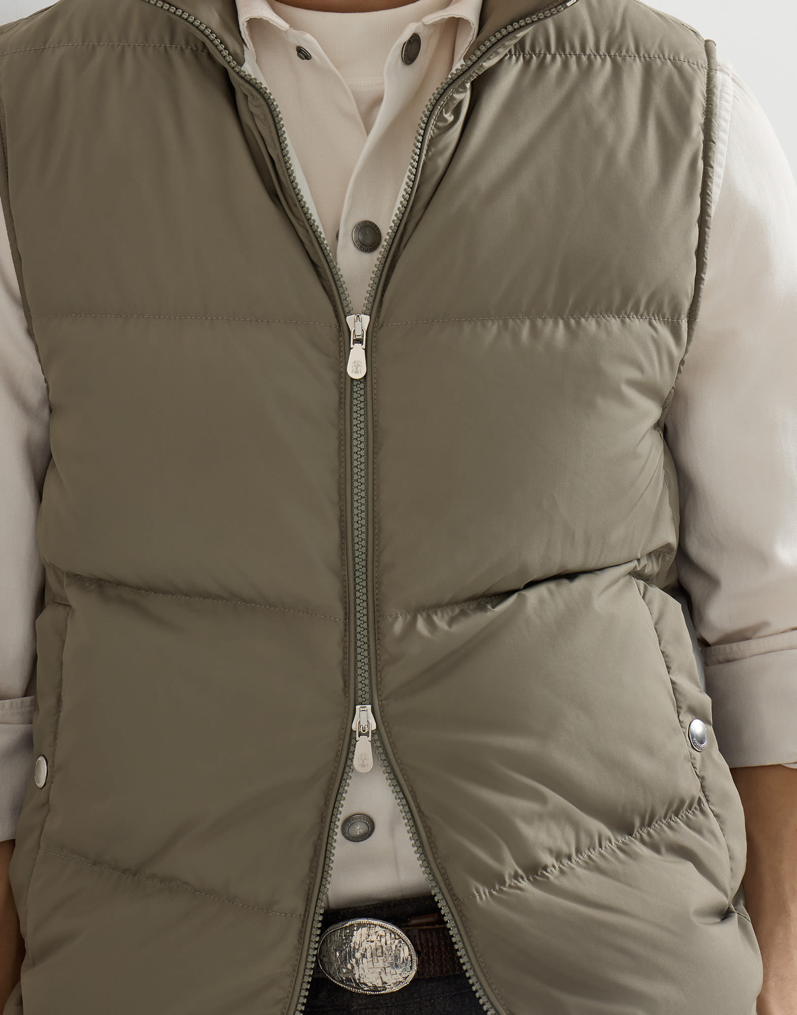 メンズ 向け ミリタリー フード付き ダウンベスト | Brunello Cucinelli