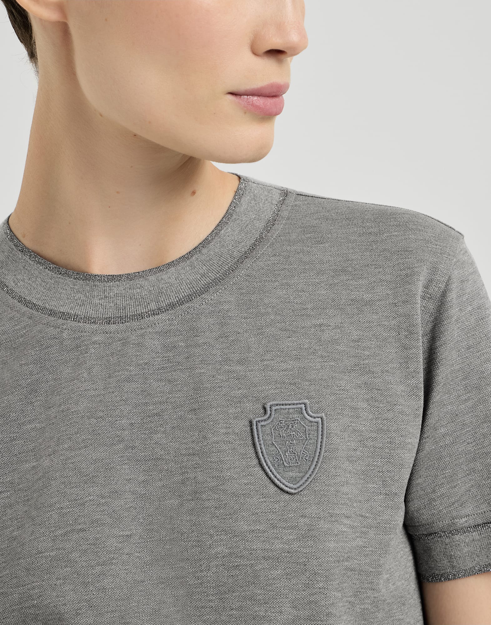 レディース 向け ダークグレー ロゴ入り ピケ Tシャツ | Brunello