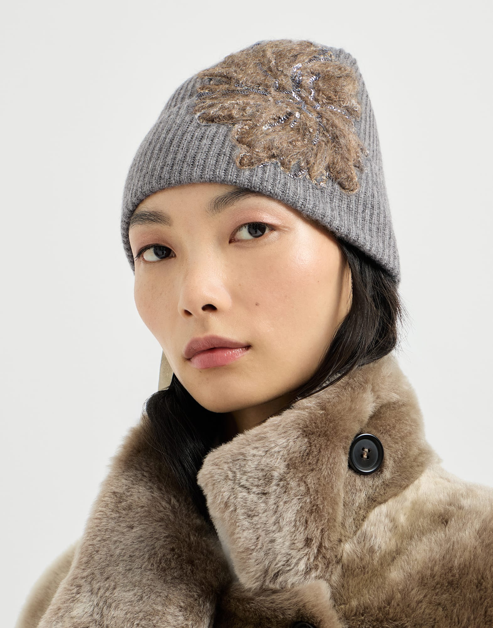 Beanie with whispering bloom embroidery for Woman in Dark Grey