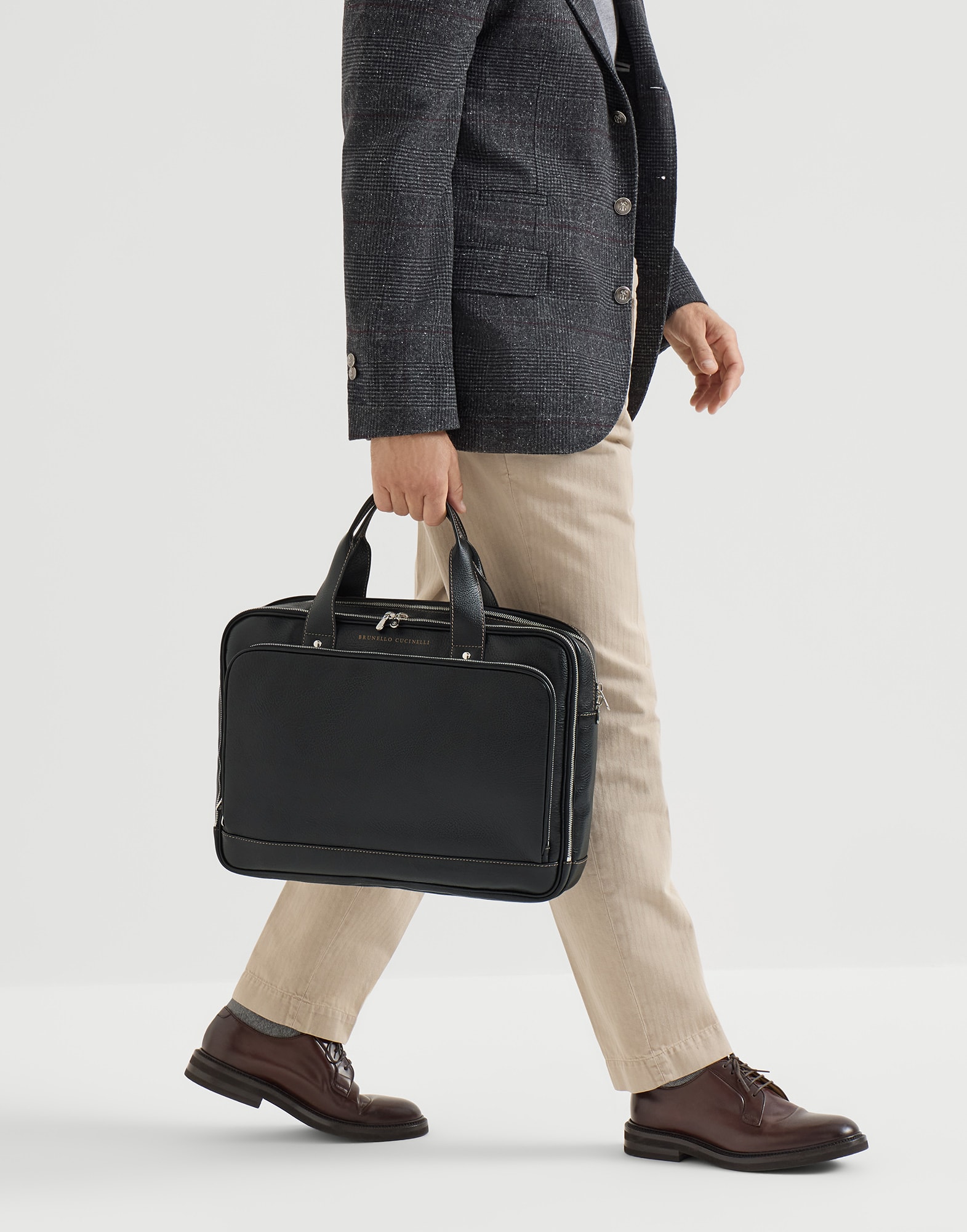 Grained calfskin briefcase with zipper for Man in Black | Brunello