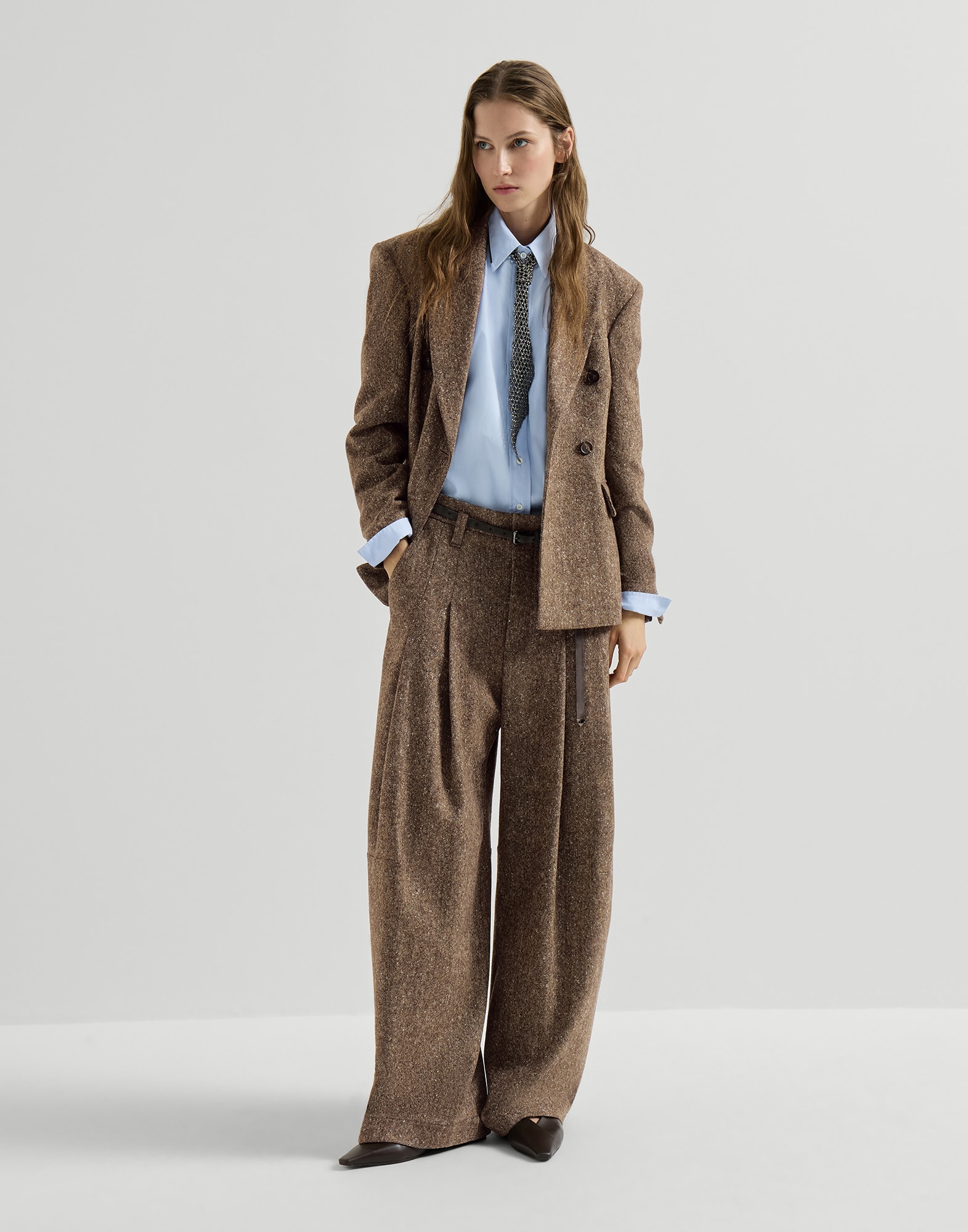262WOUTFITCS132 image number 0