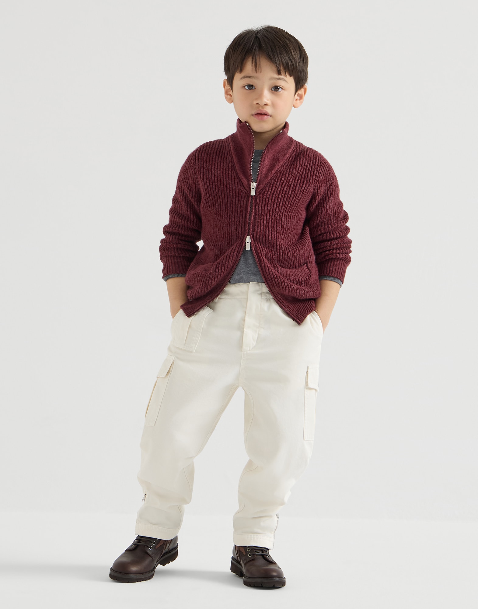 262HOUTFIT19 image number 0