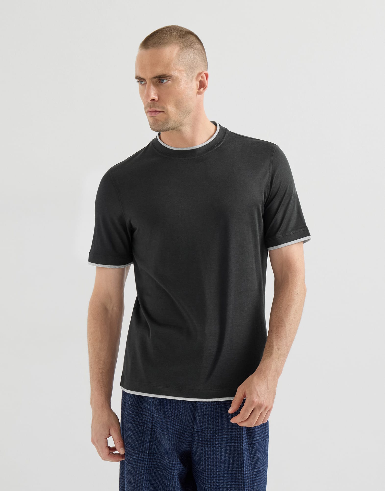 Brunello Cucinelli Tシャツ スリムフィット Lightweight jersey T-shirt for Man in Black | Brunello Cucinelli